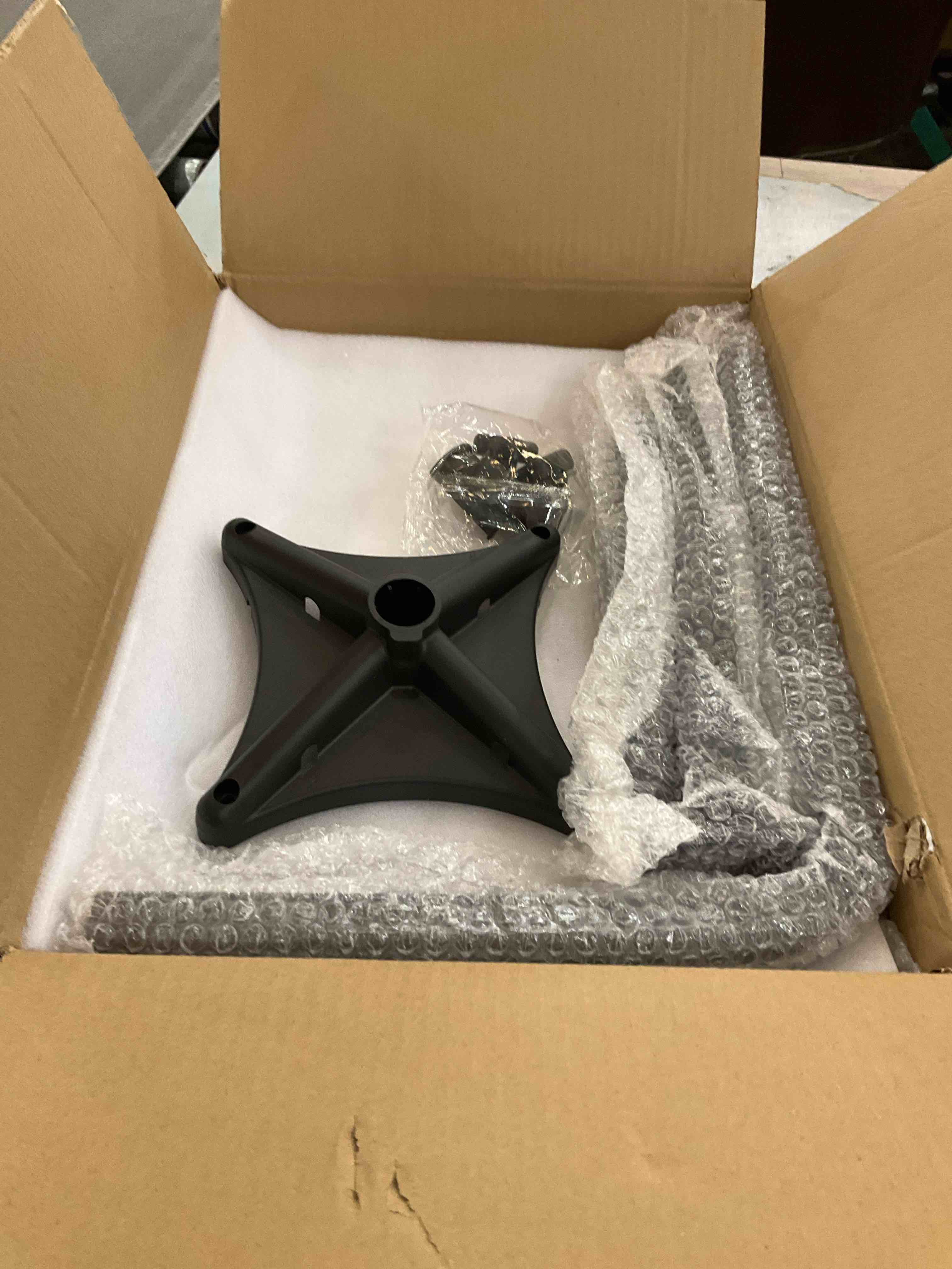 https://s3.amazonaws.com/lotting-images-prod/bidfta/PPE2500801_1746555855870.jpeg