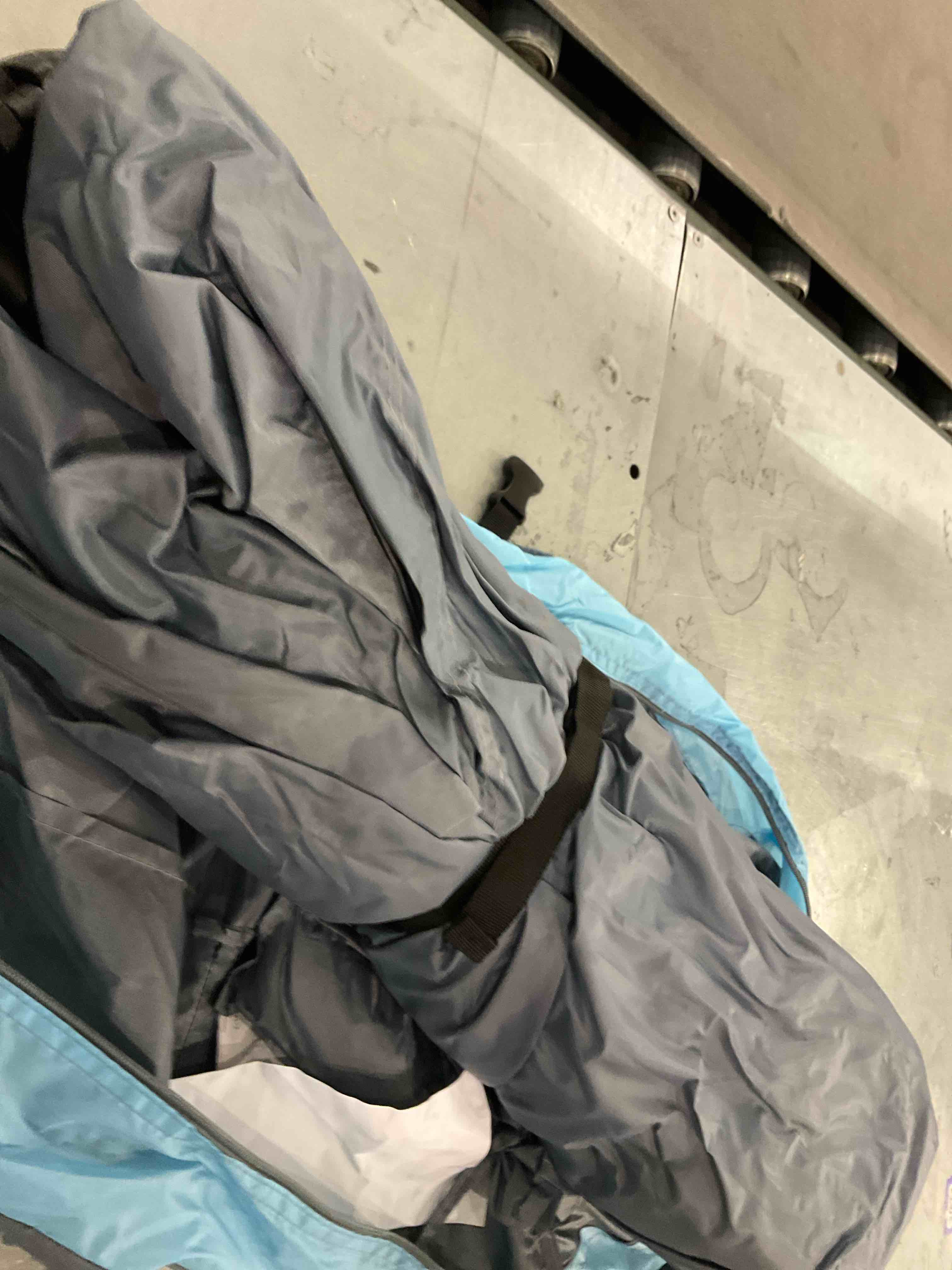 https://s3.amazonaws.com/lotting-images-prod/bidfta/PPE2501067_1746619099782.jpeg