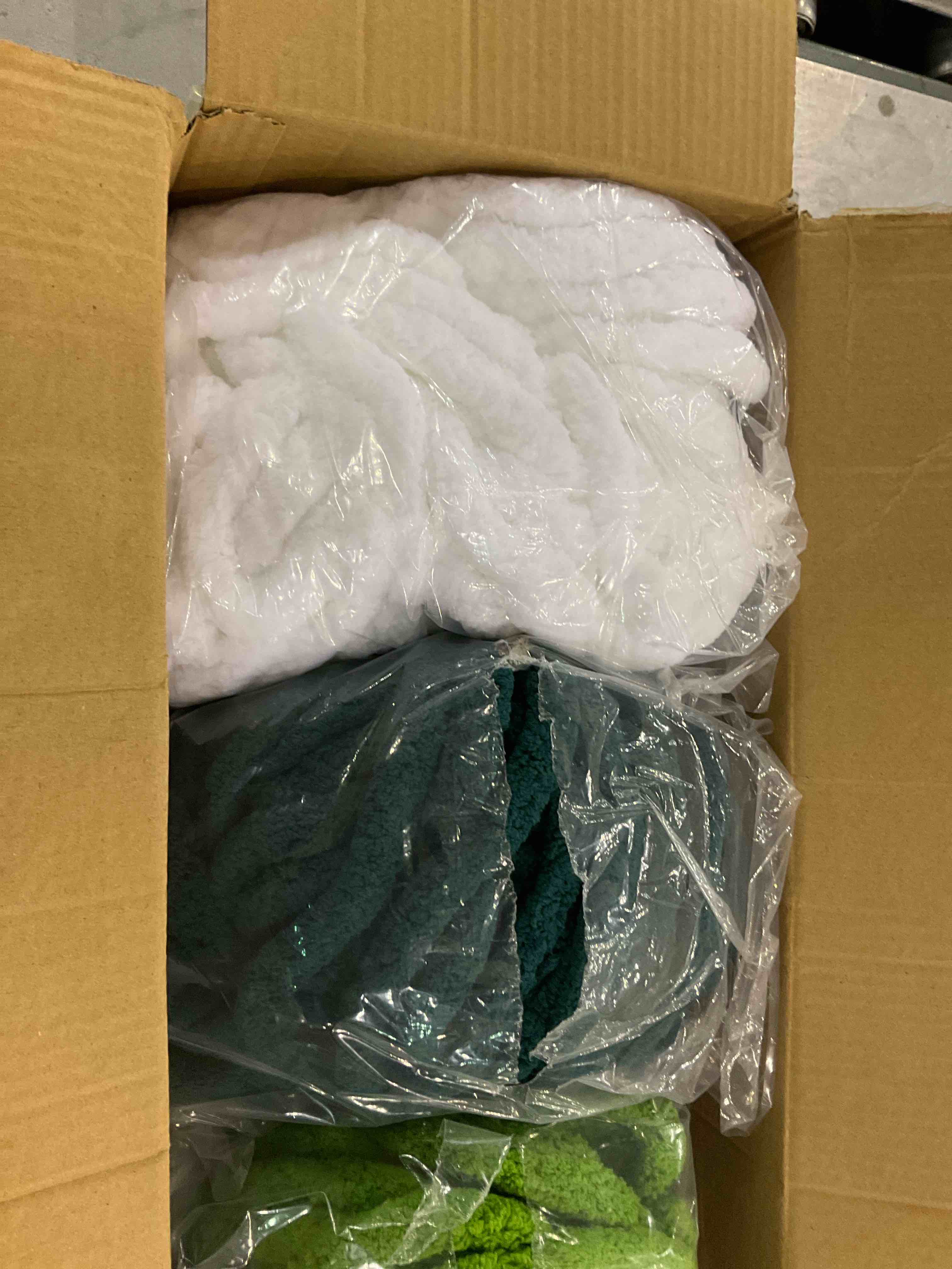 https://s3.amazonaws.com/lotting-images-prod/bidfta/PPE2501080_1746621676274.jpeg