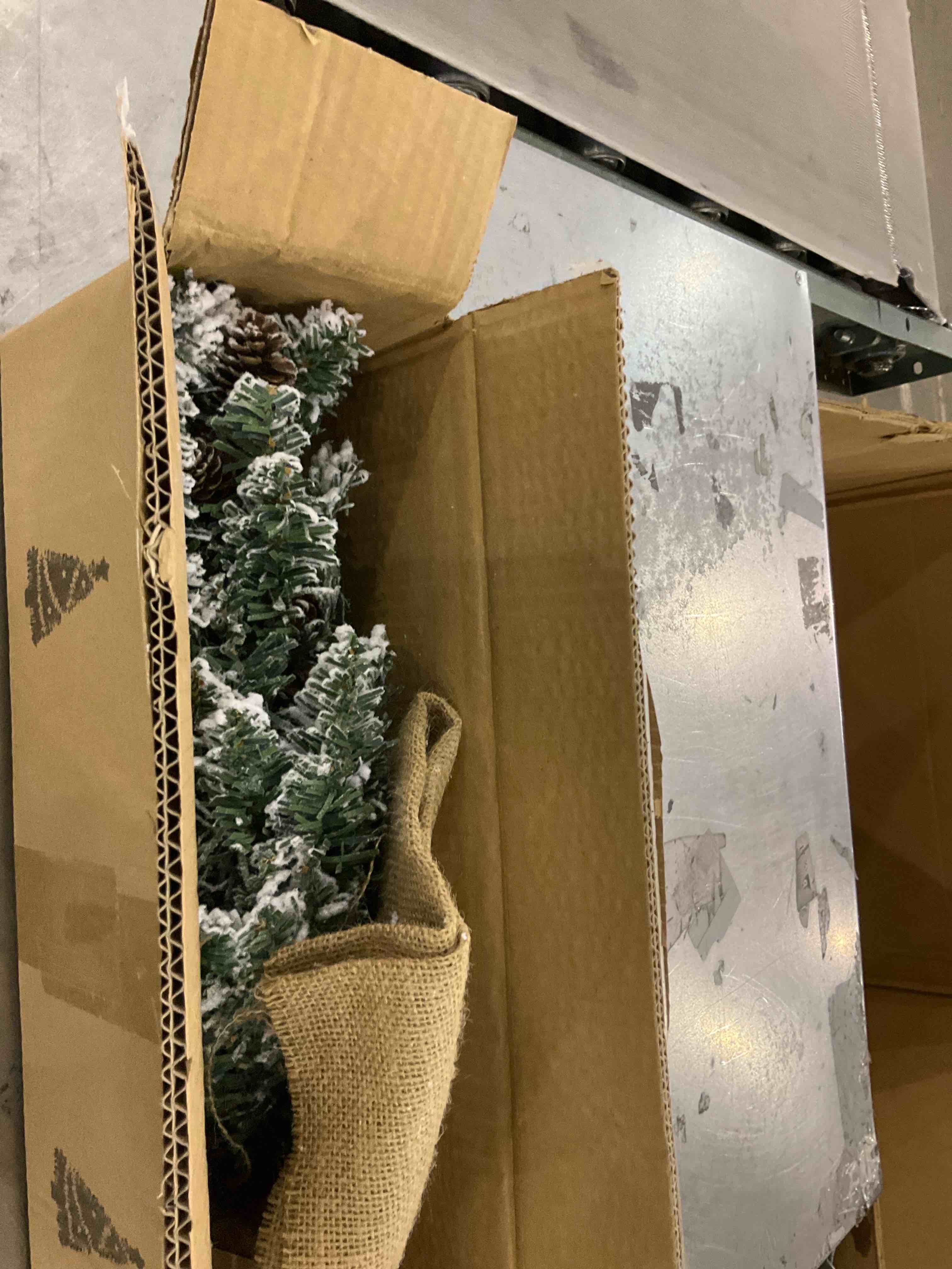 https://s3.amazonaws.com/lotting-images-prod/bidfta/PPE2501421_1746636359492.jpeg