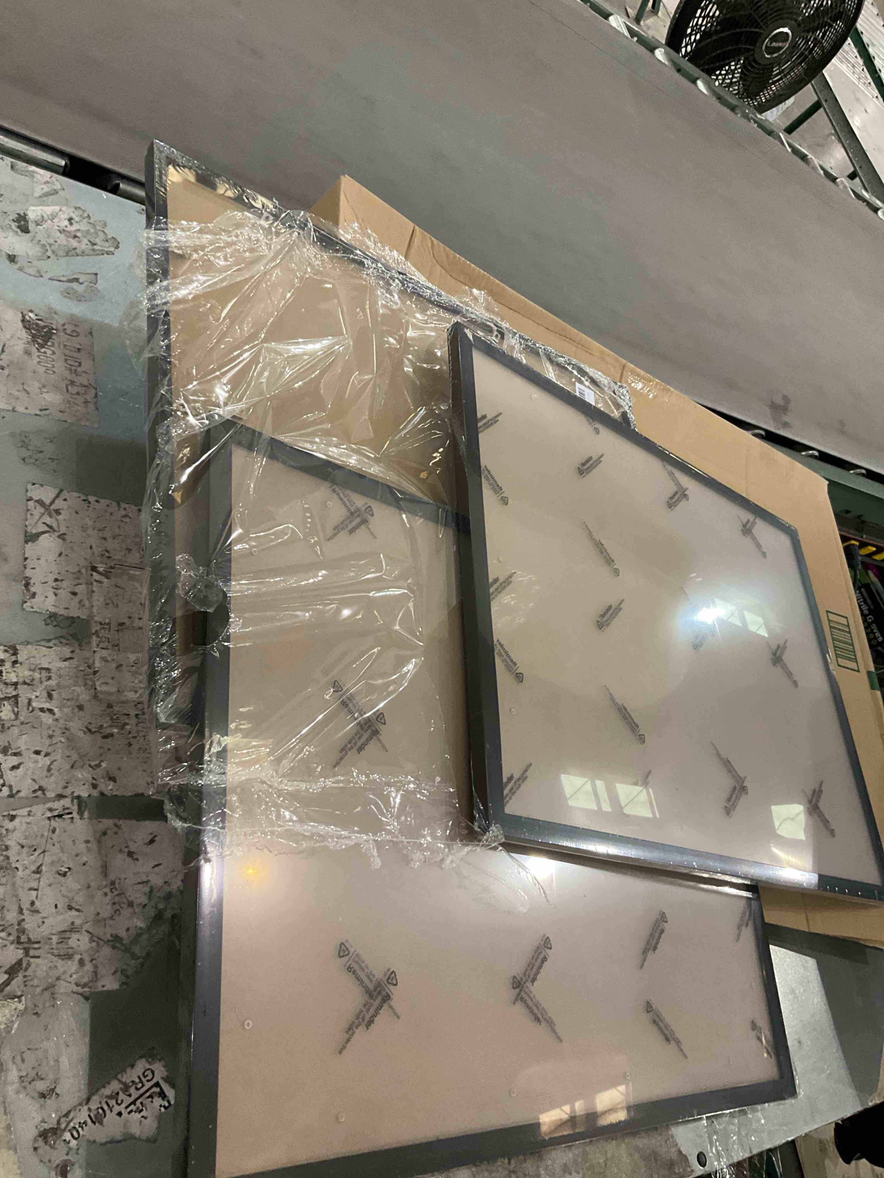 https://s3.amazonaws.com/lotting-images-prod/bidfta/PPE2501445_1746638604973.jpeg
