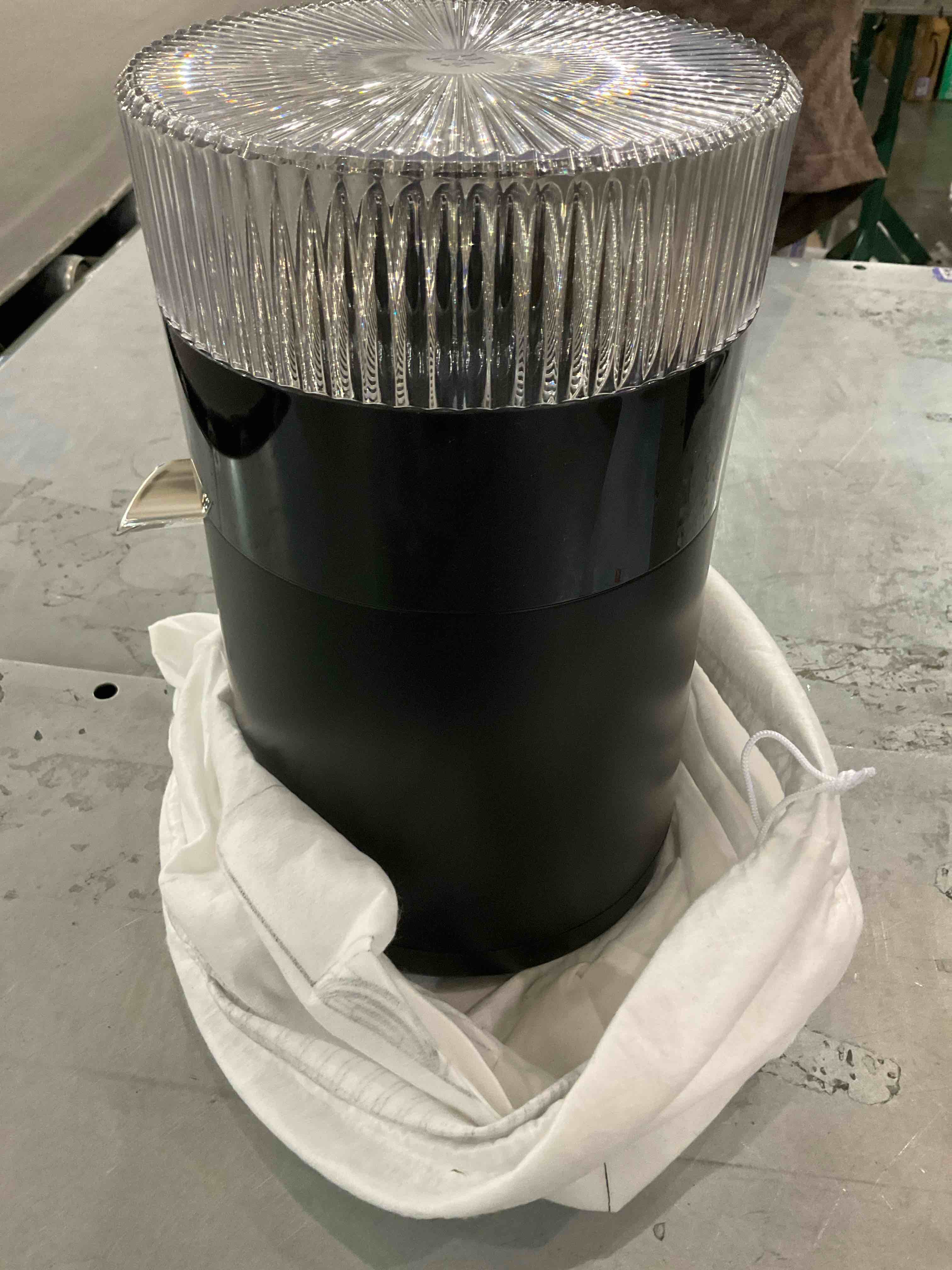 https://s3.amazonaws.com/lotting-images-prod/bidfta/PPE2501845_1746632198341.jpeg