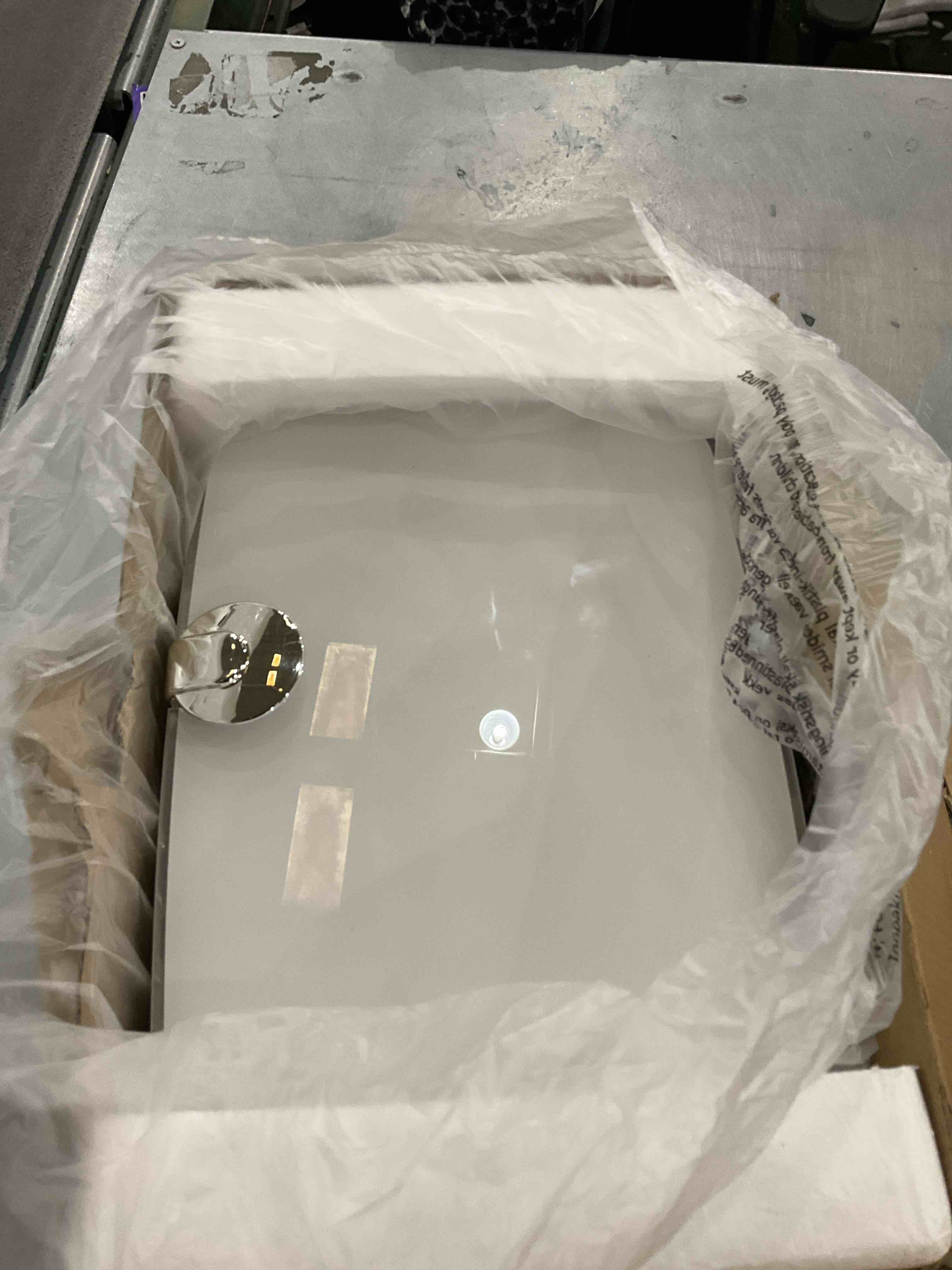 https://s3.amazonaws.com/lotting-images-prod/bidfta/PPE2501997_1746639543610.jpeg