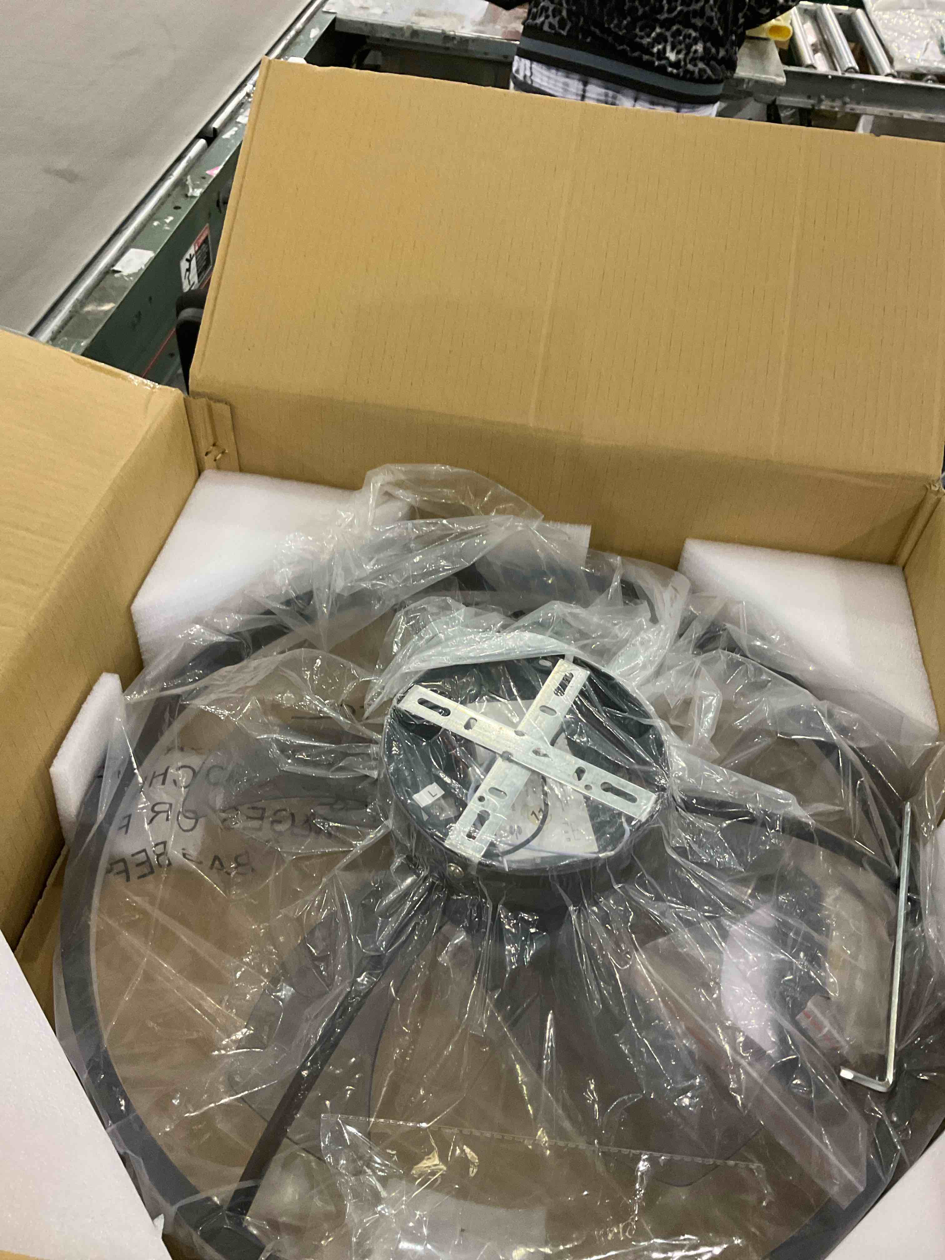 https://s3.amazonaws.com/lotting-images-prod/bidfta/PPE2502025_1746643458328.jpeg