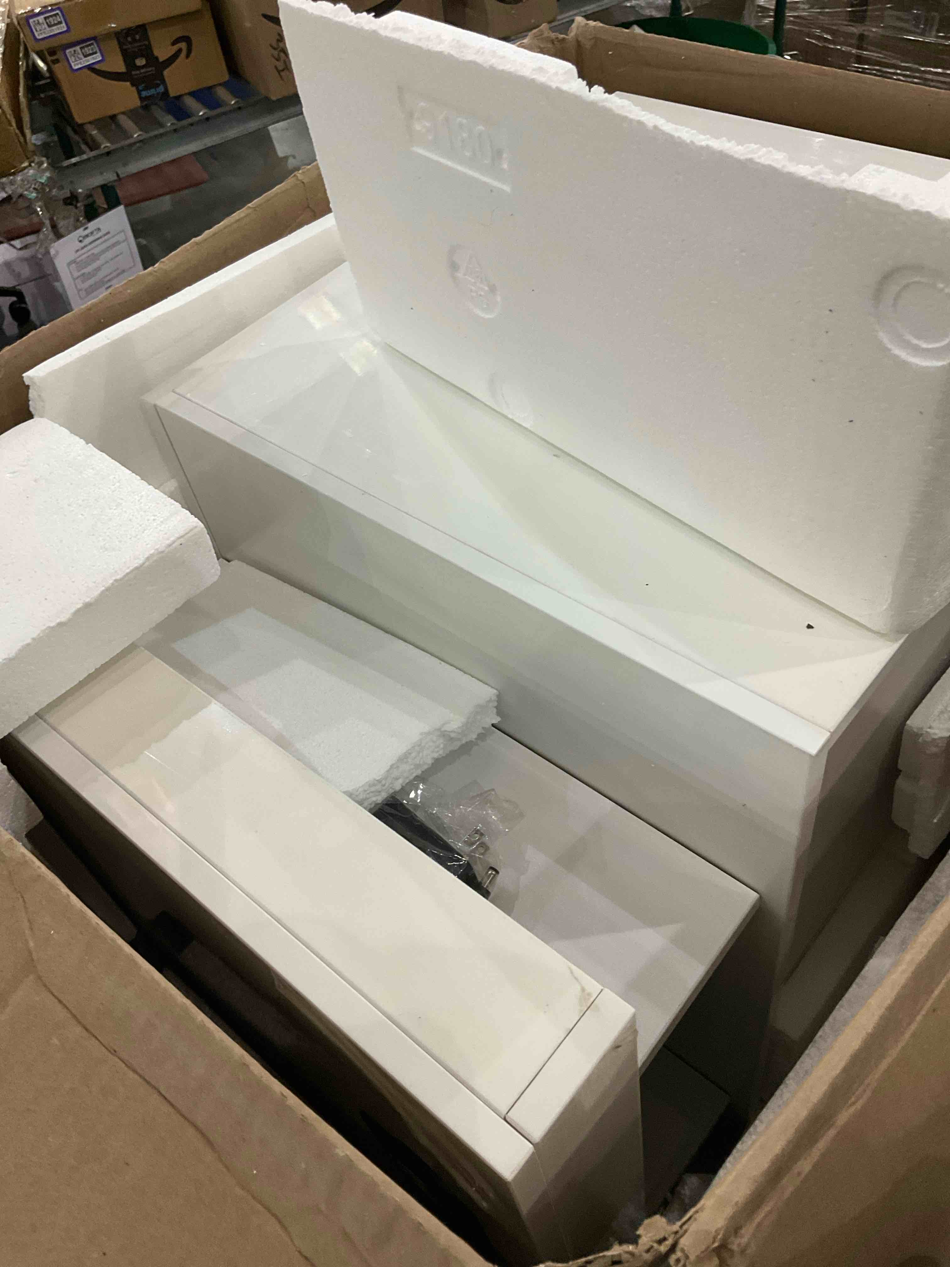 https://s3.amazonaws.com/lotting-images-prod/bidfta/PPE2502061_1746637174033.jpeg