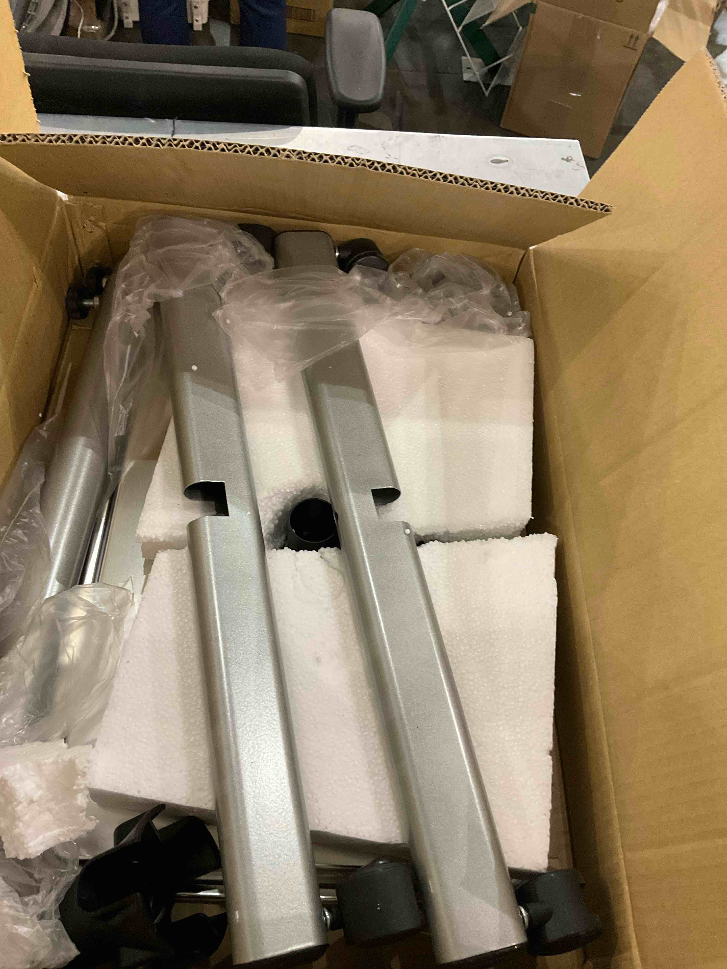 https://s3.amazonaws.com/lotting-images-prod/bidfta/PPE2502184_1746704234192.jpeg