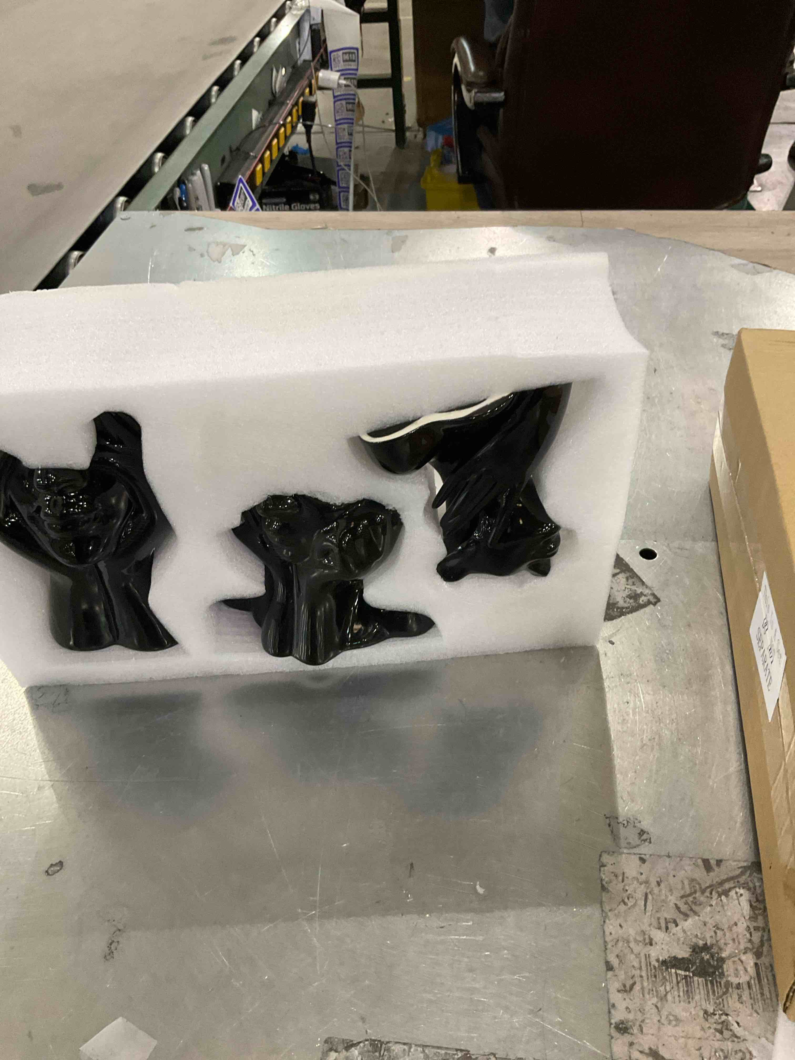 https://s3.amazonaws.com/lotting-images-prod/bidfta/PPE2502328_1746707442729.jpeg