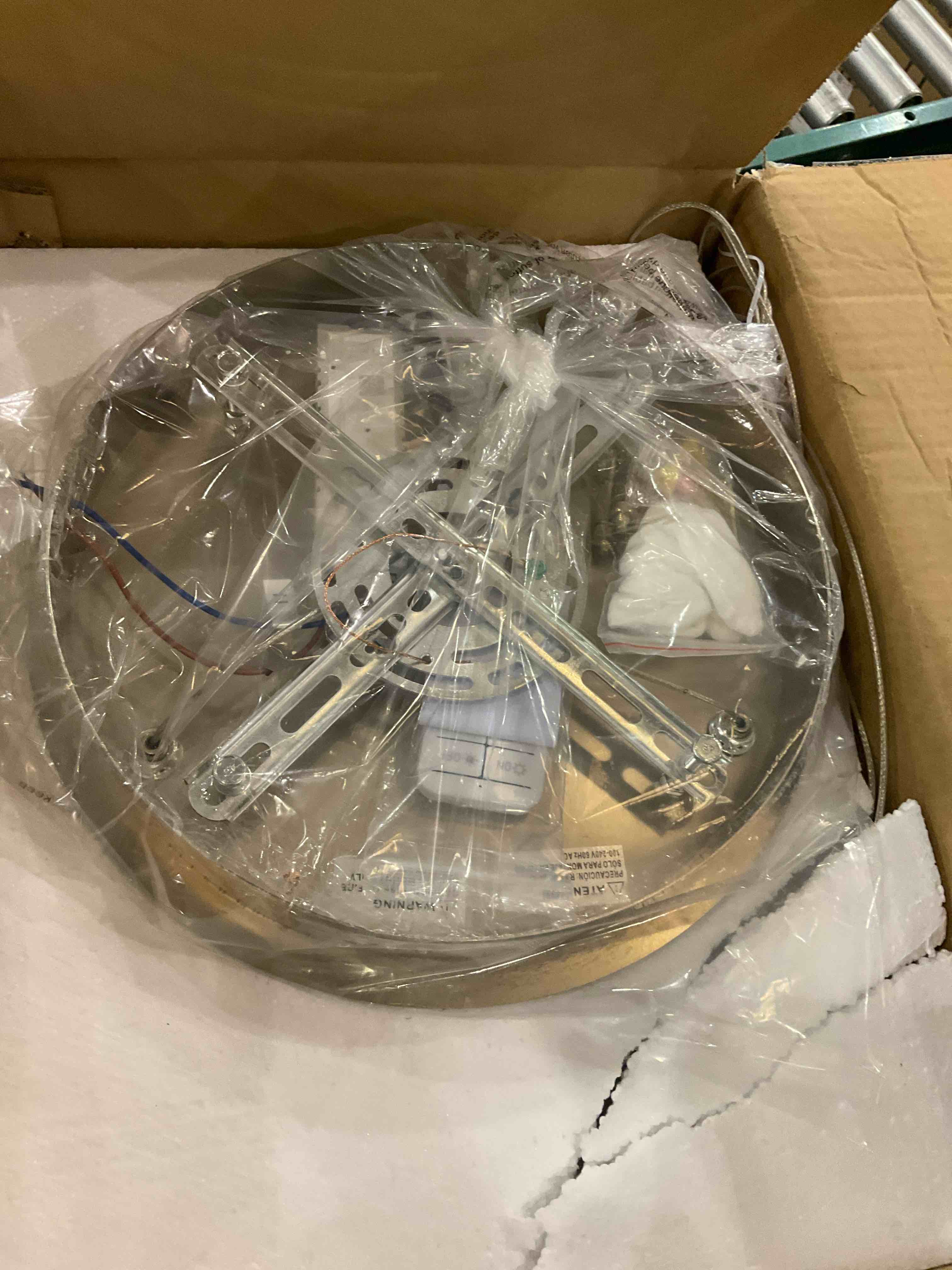 https://s3.amazonaws.com/lotting-images-prod/bidfta/PPE2502831_1746728552357.jpeg