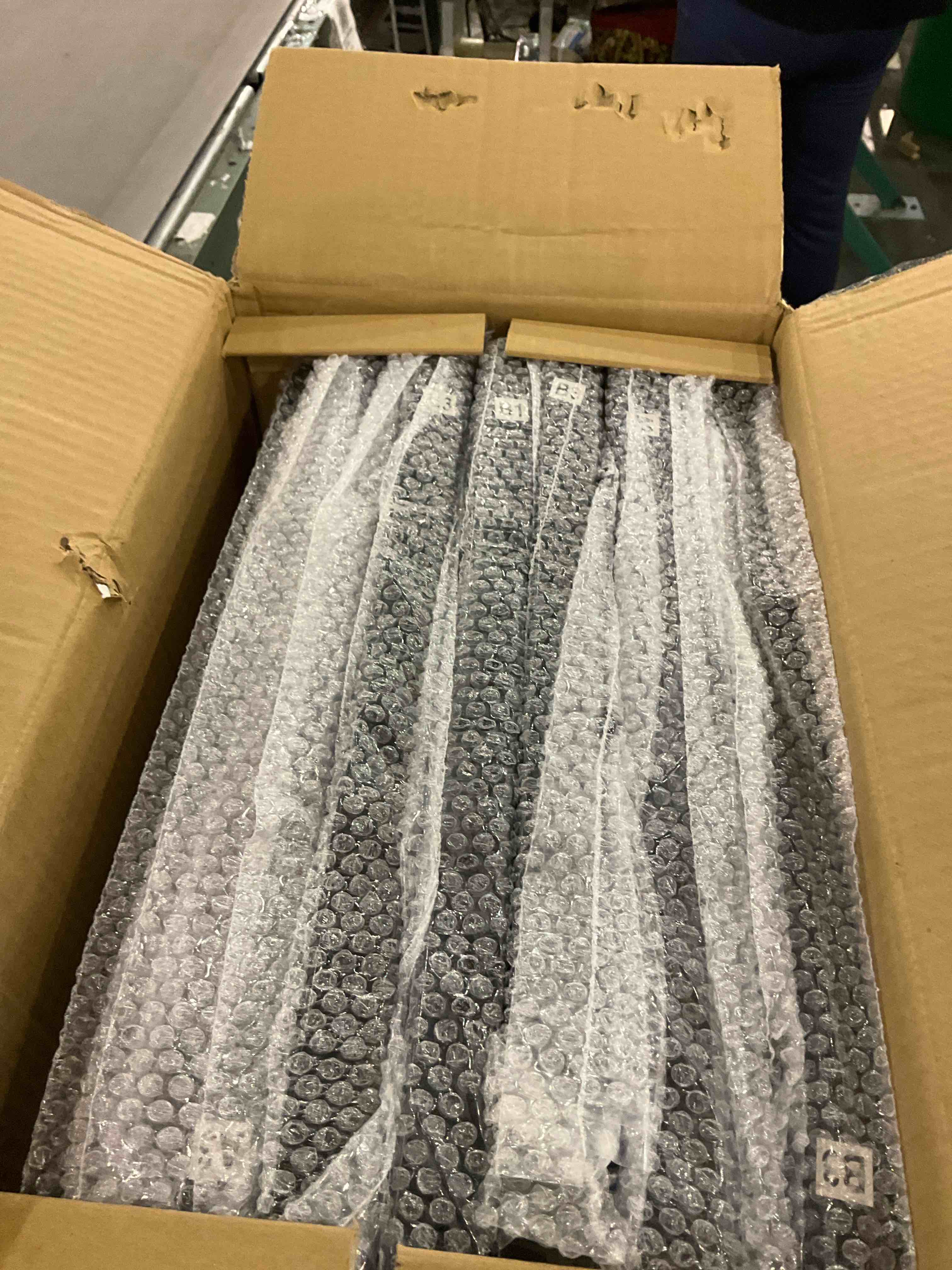 https://s3.amazonaws.com/lotting-images-prod/bidfta/PPE2502884_1746723836698.jpeg