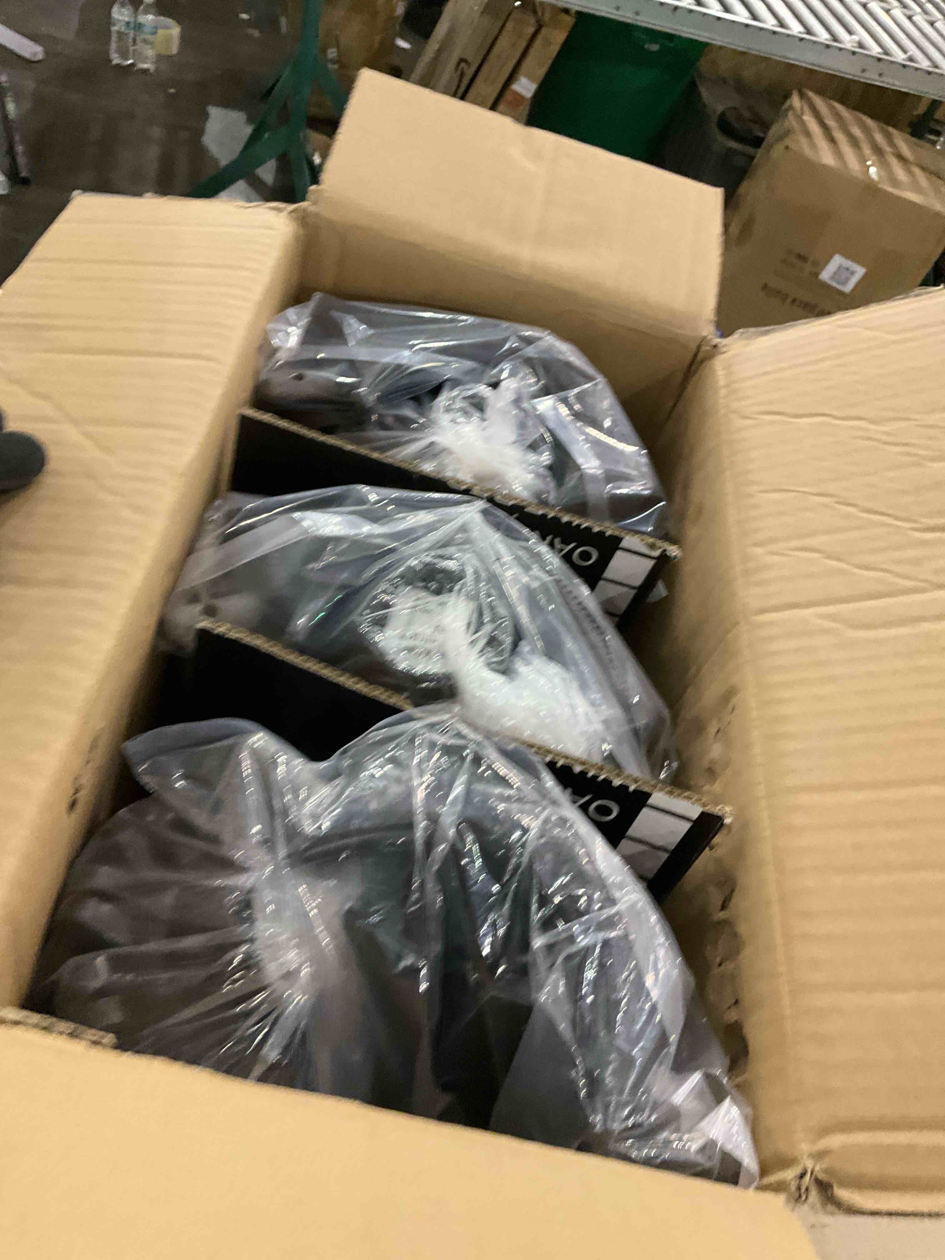 https://s3.amazonaws.com/lotting-images-prod/bidfta/PPE2503031_1746619607740.jpeg