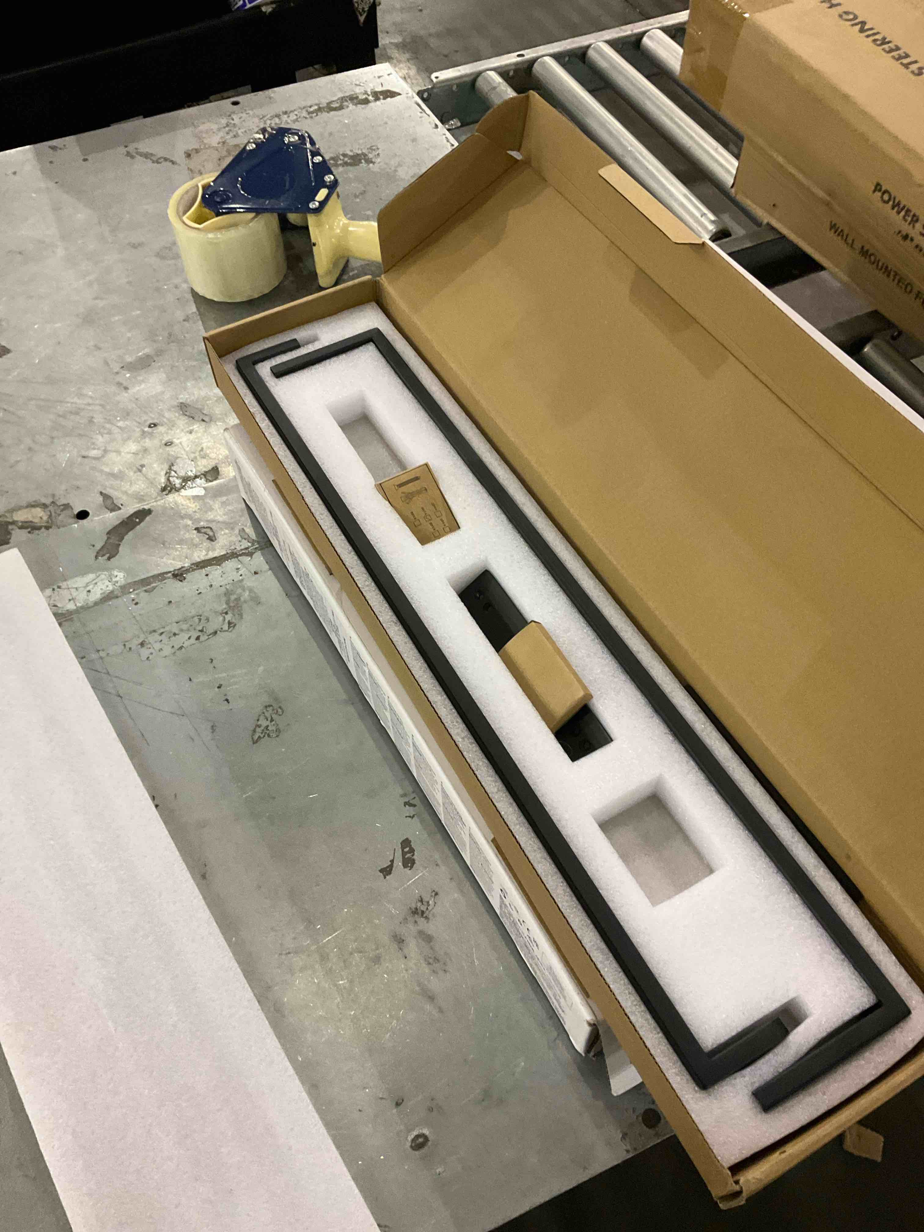 https://s3.amazonaws.com/lotting-images-prod/bidfta/PPE2503308_1746616800192.jpeg