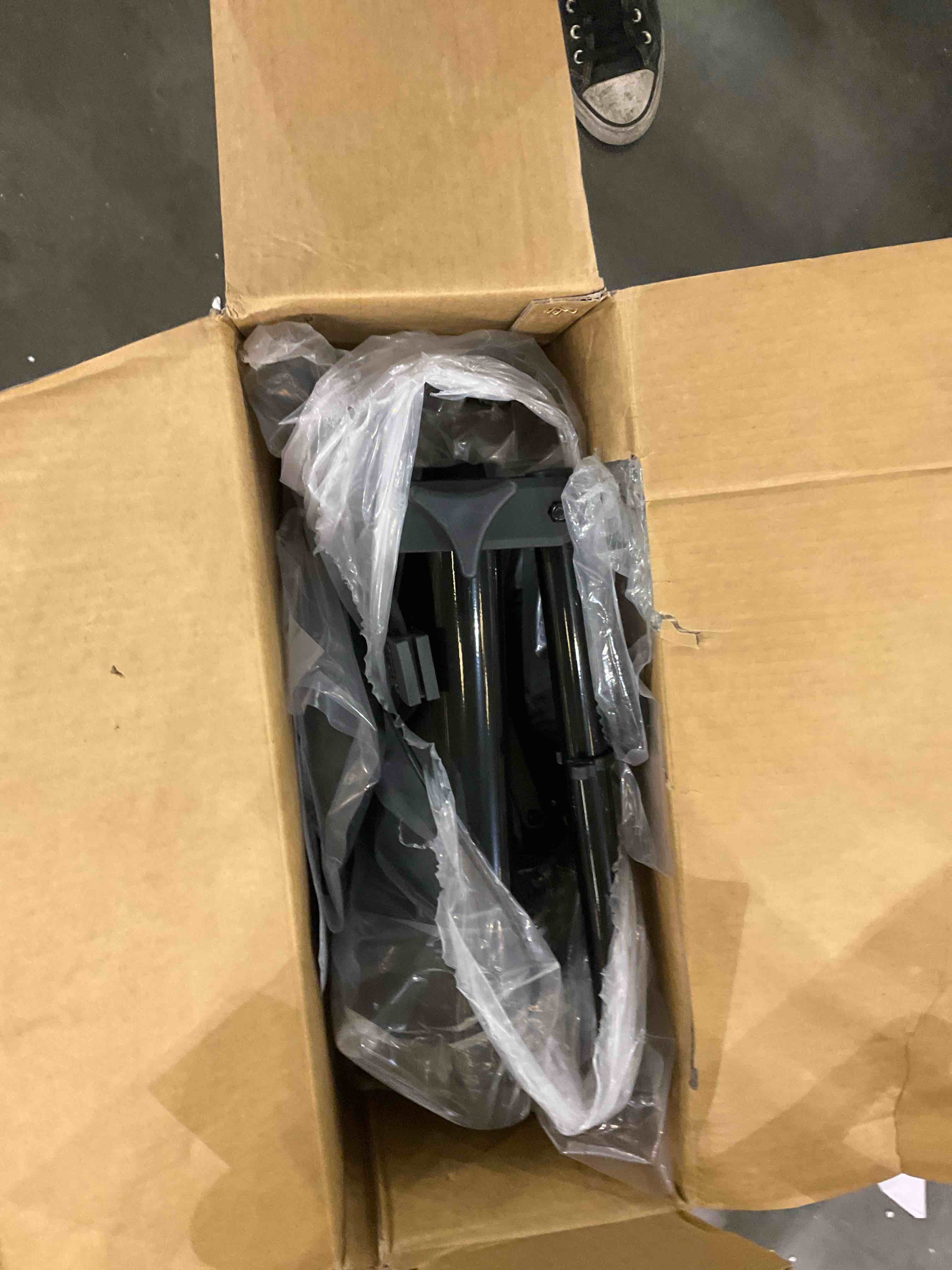 https://s3.amazonaws.com/lotting-images-prod/bidfta/PPE2503417_1746632463289.jpeg