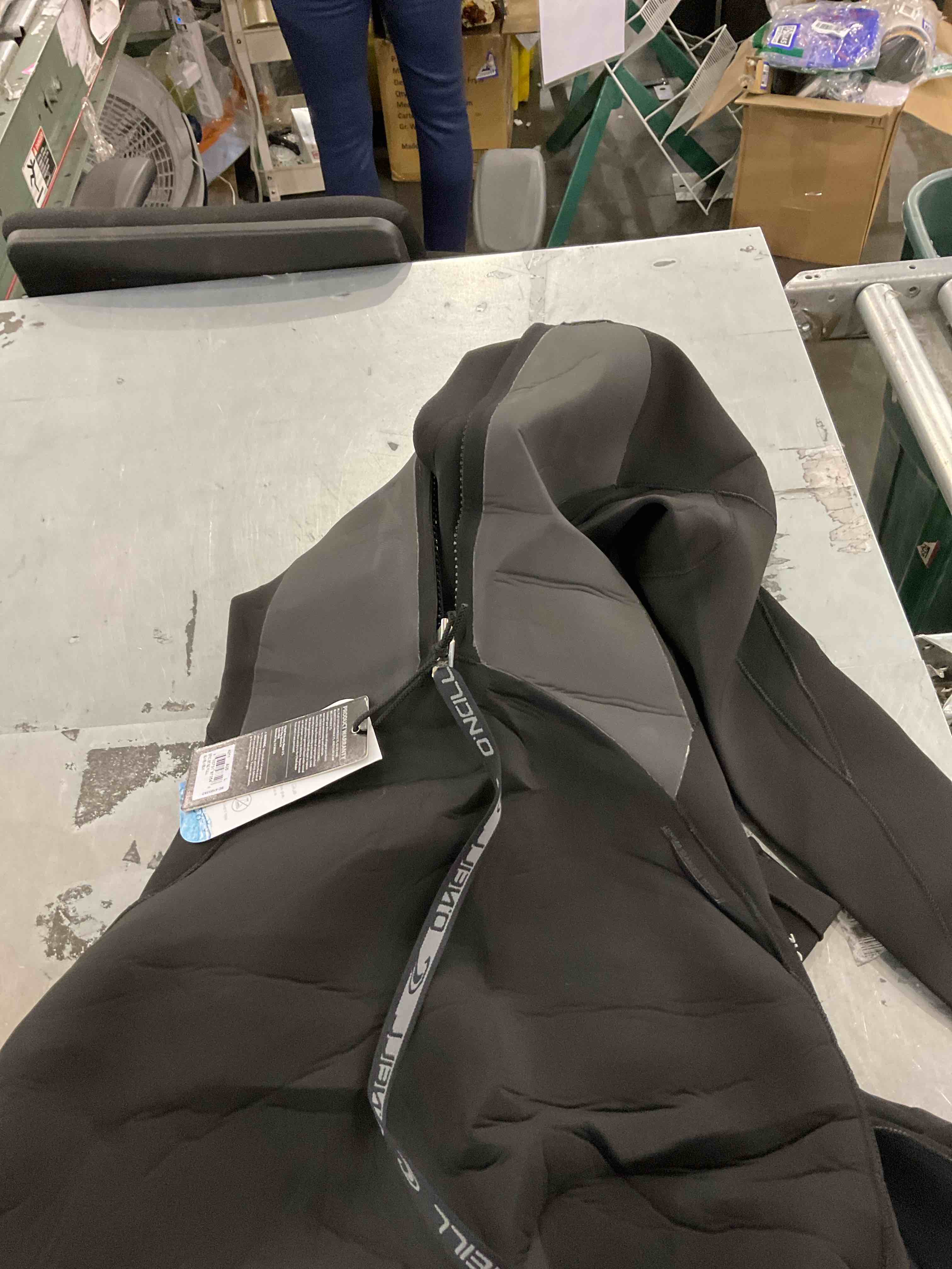 https://s3.amazonaws.com/lotting-images-prod/bidfta/PPE2503519_1746706842444.jpeg