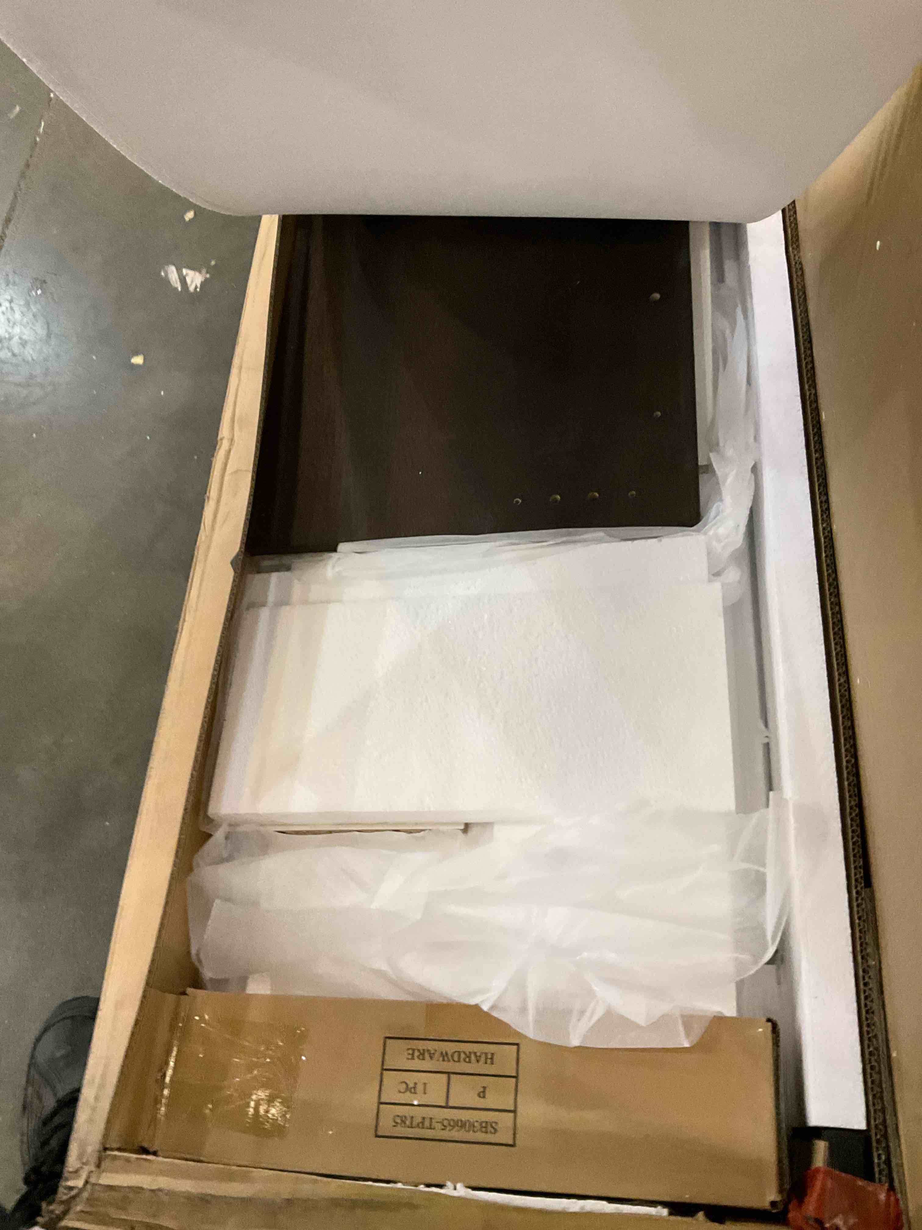 https://s3.amazonaws.com/lotting-images-prod/bidfta/PPE2504631_1747767184742.jpeg
