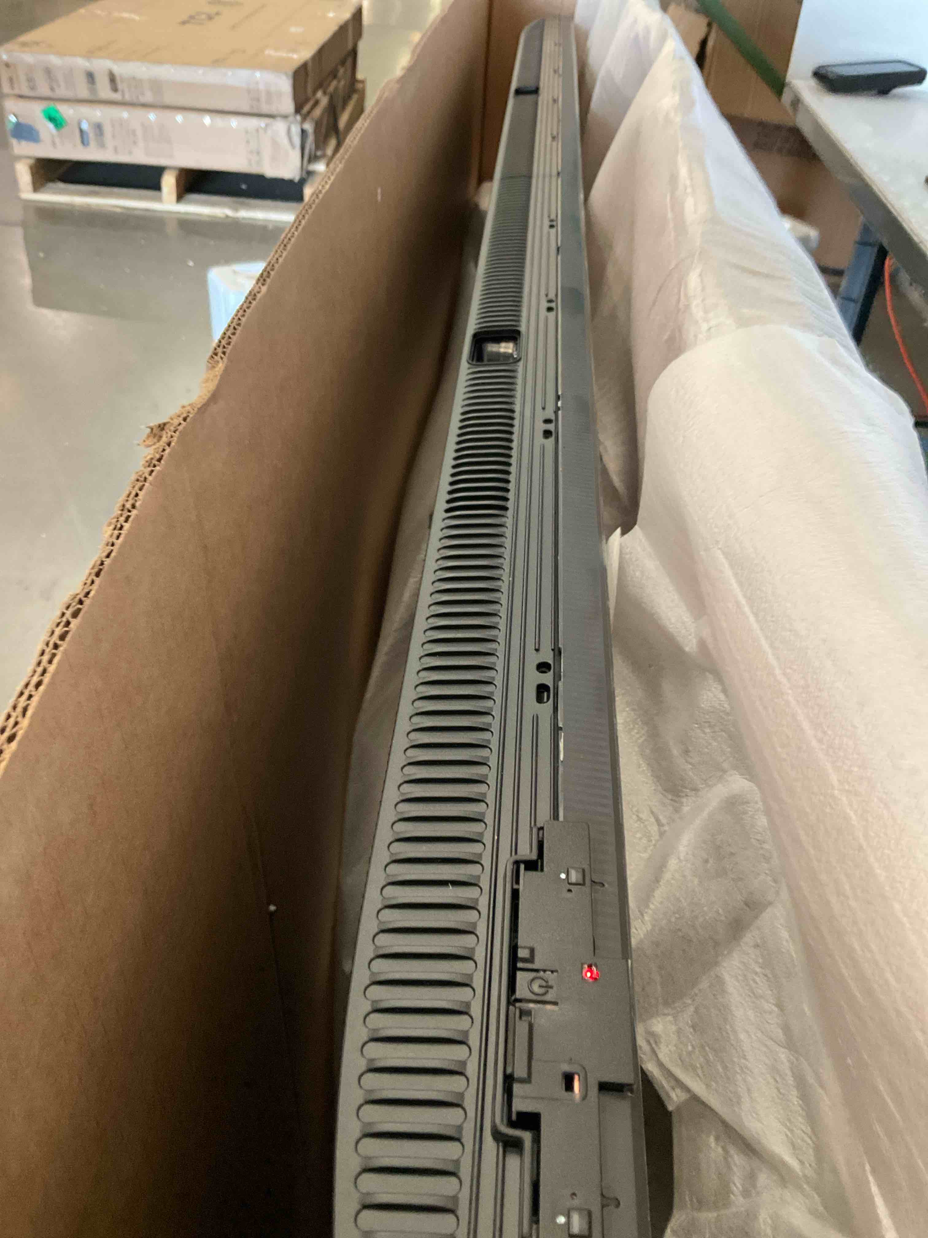 https://s3.amazonaws.com/lotting-images-prod/bidfta/PPE2504977_1748965065603.jpeg