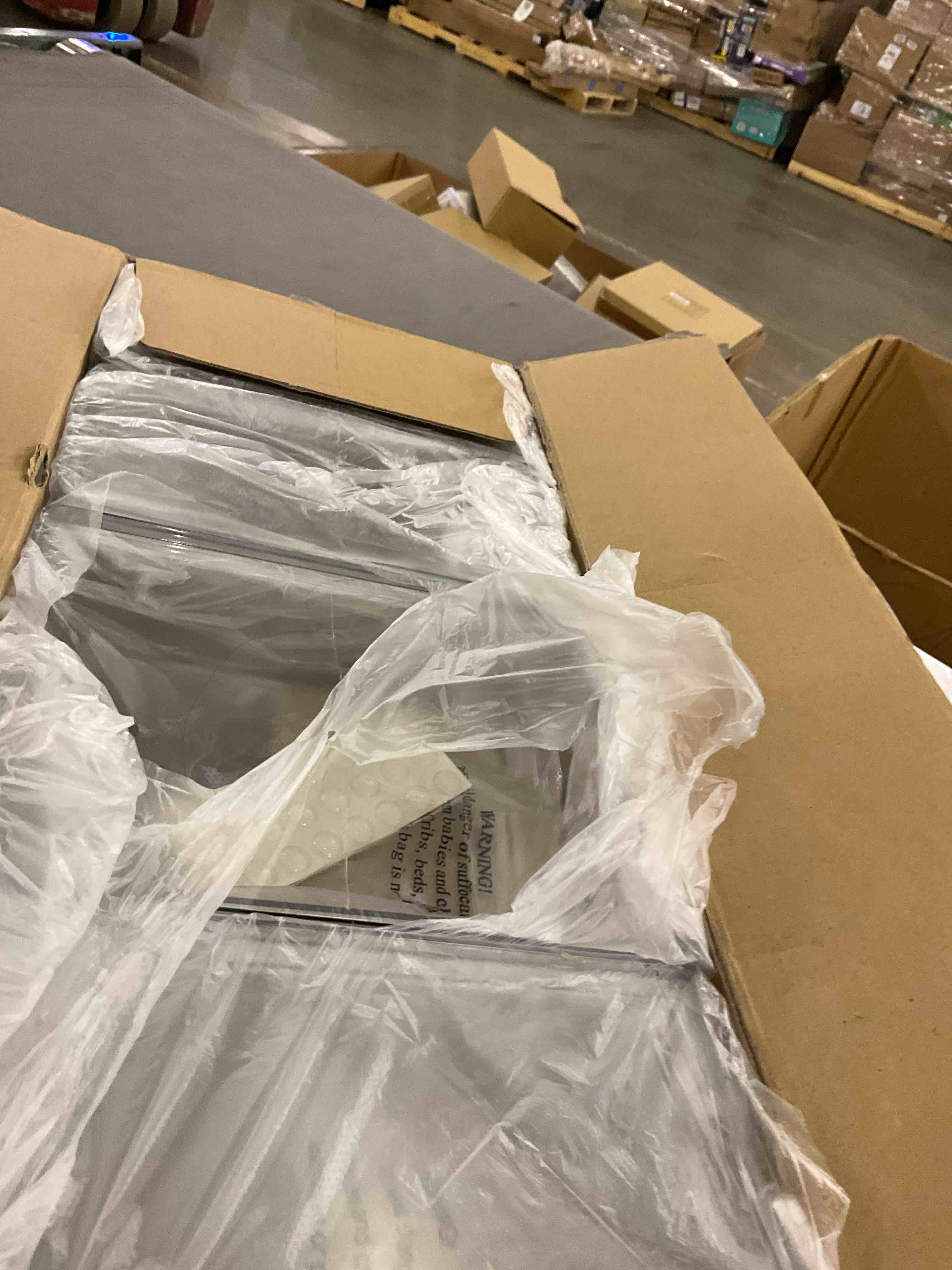 https://s3.amazonaws.com/lotting-images-prod/bidfta/PPE2506040_1747057994445.jpeg