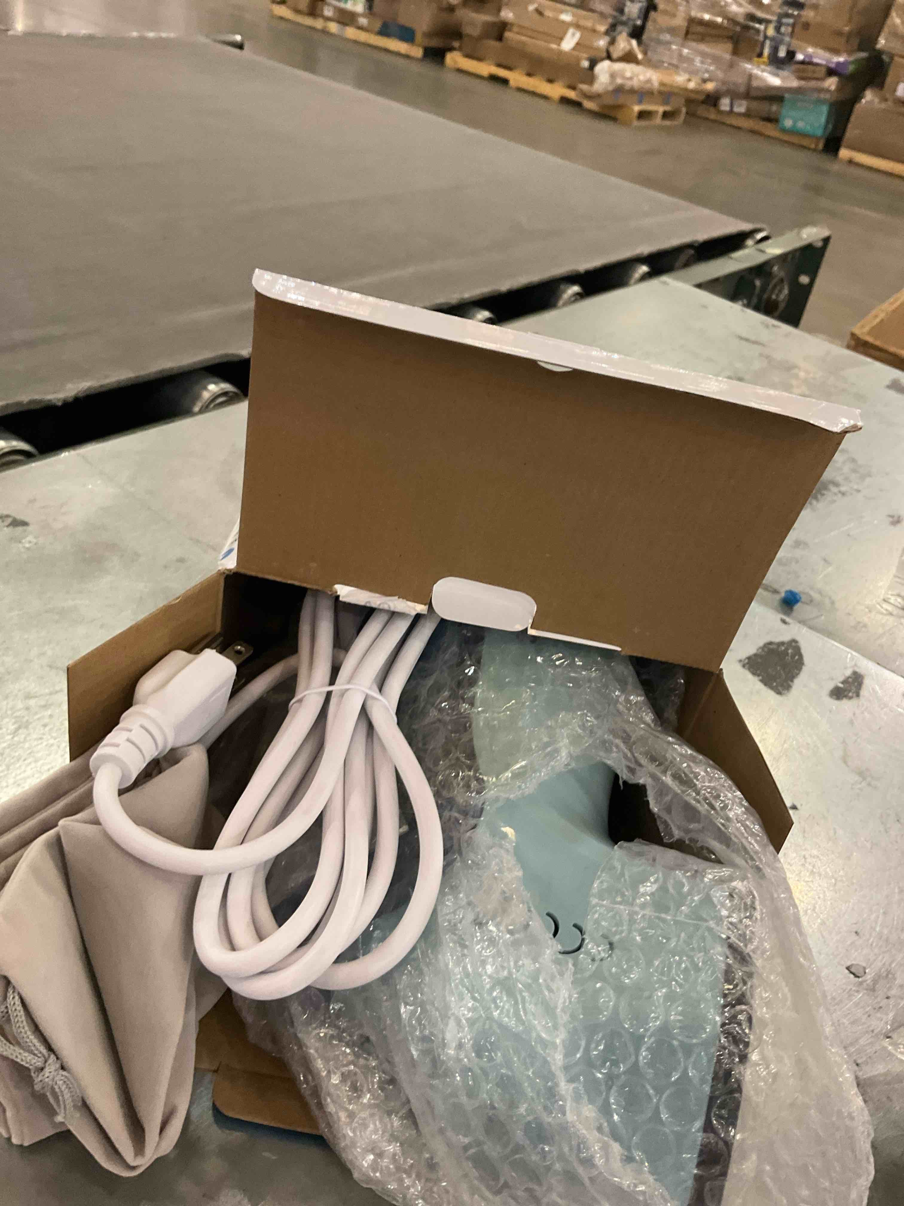 https://s3.amazonaws.com/lotting-images-prod/bidfta/PPE2506338_1747064021375.jpeg