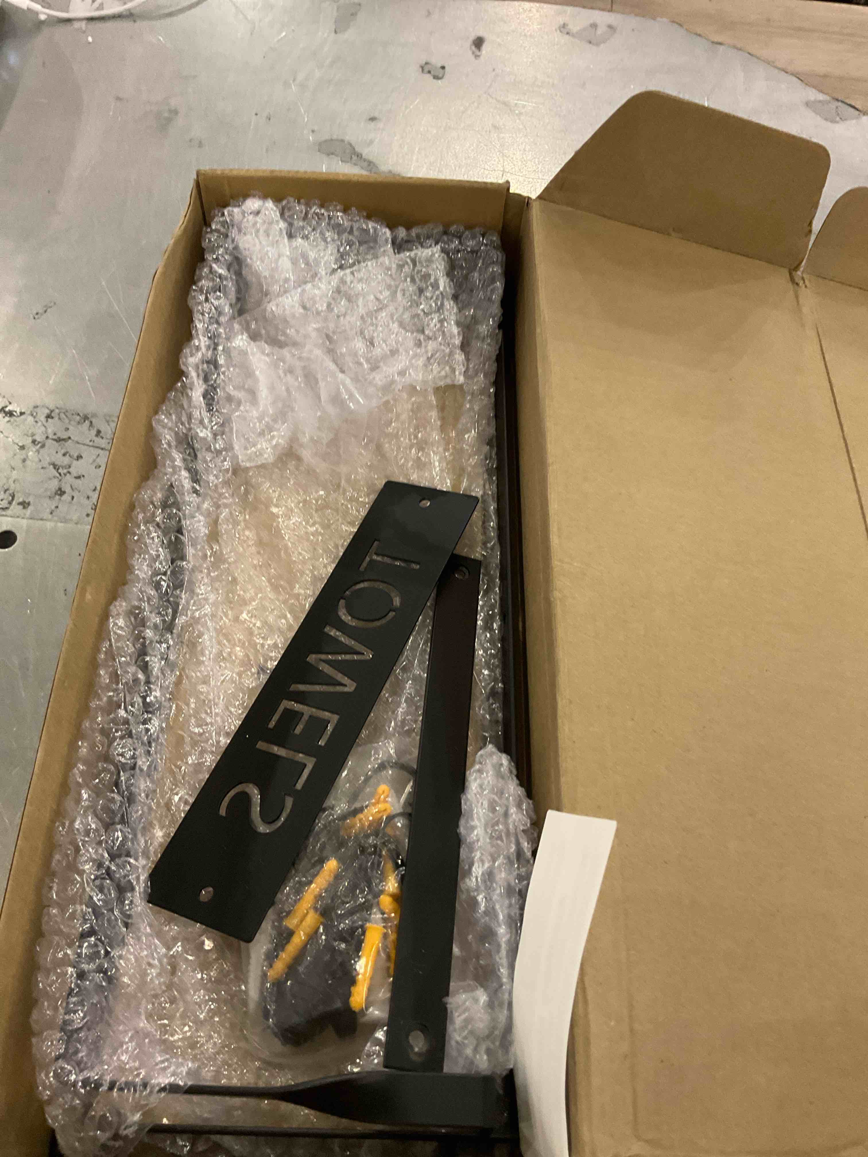 https://s3.amazonaws.com/lotting-images-prod/bidfta/PPE2506794_1747137588350.jpeg