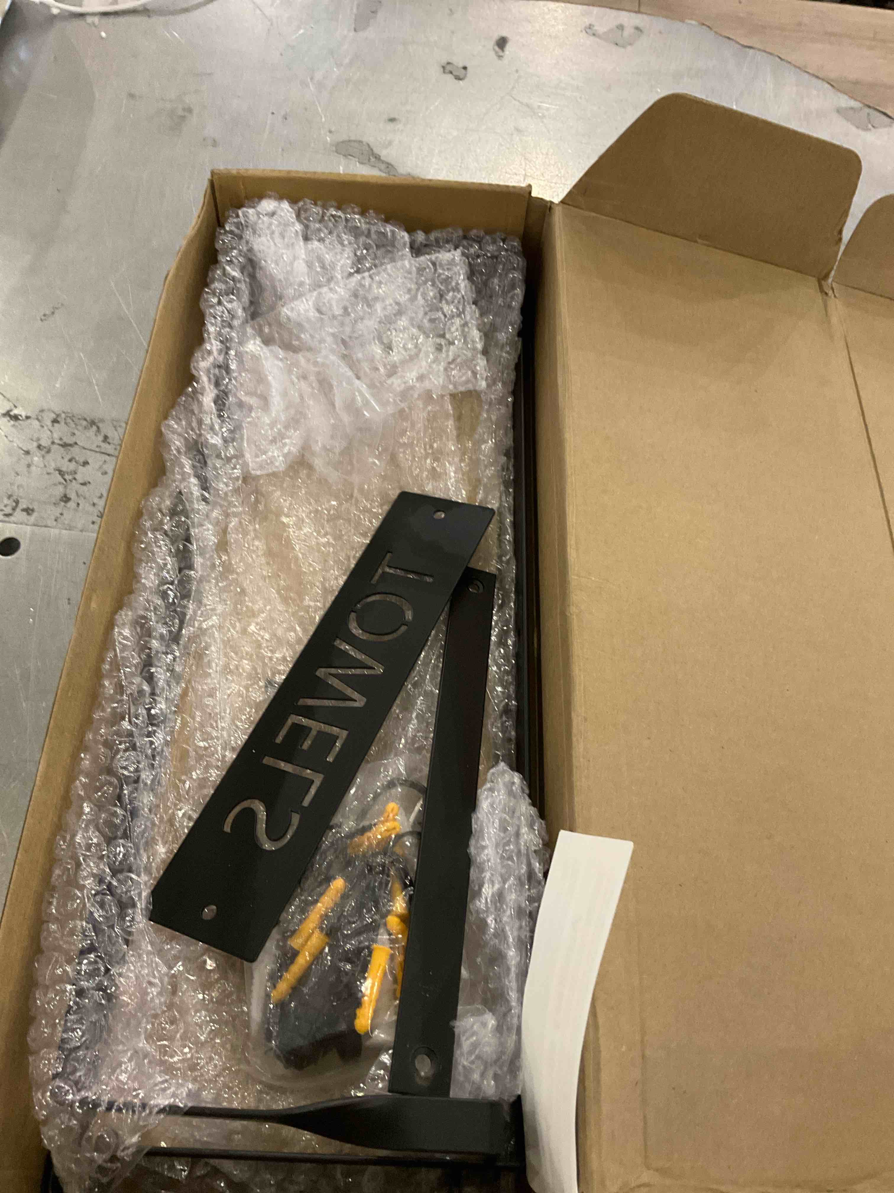 https://s3.amazonaws.com/lotting-images-prod/bidfta/PPE2506794_1747137589475.jpeg