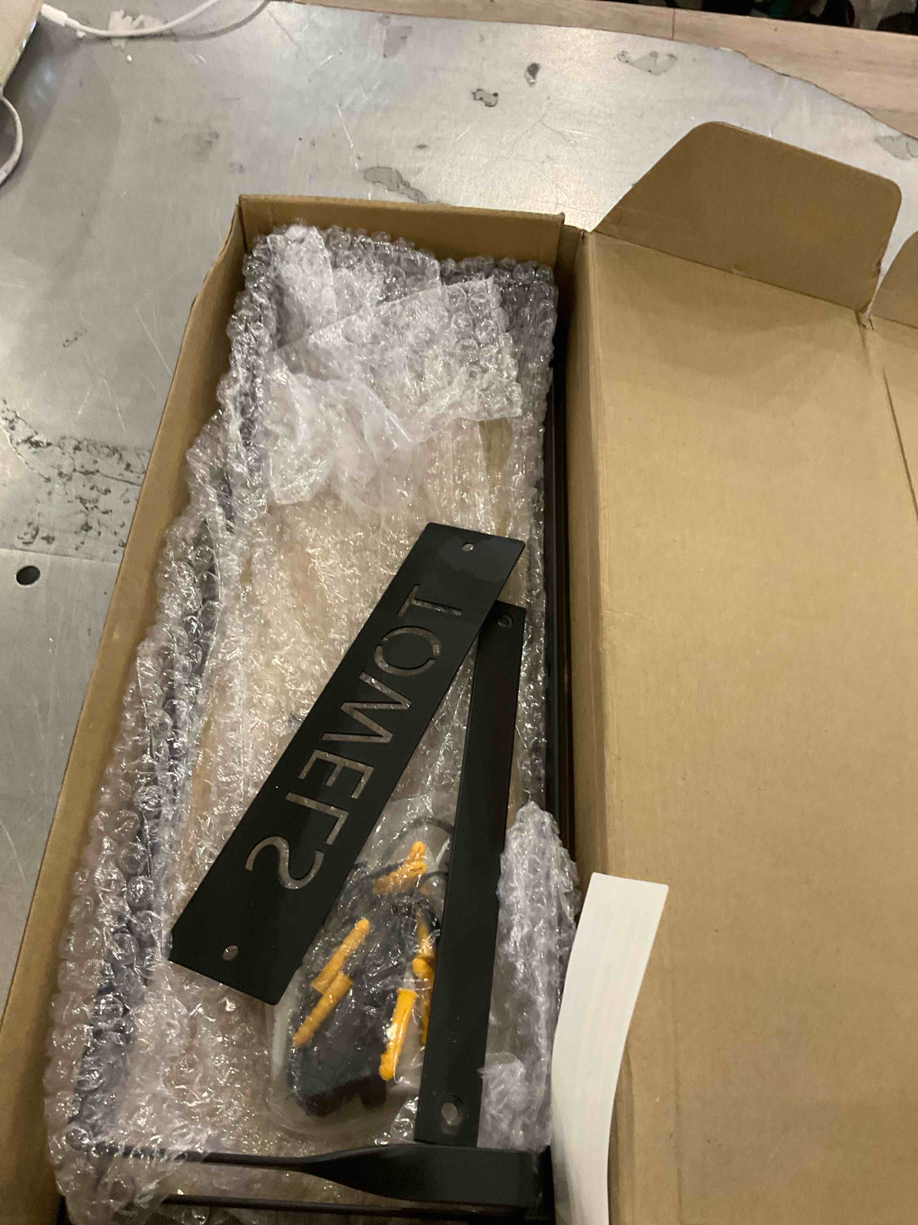 https://s3.amazonaws.com/lotting-images-prod/bidfta/PPE2506794_1747137590421.jpeg