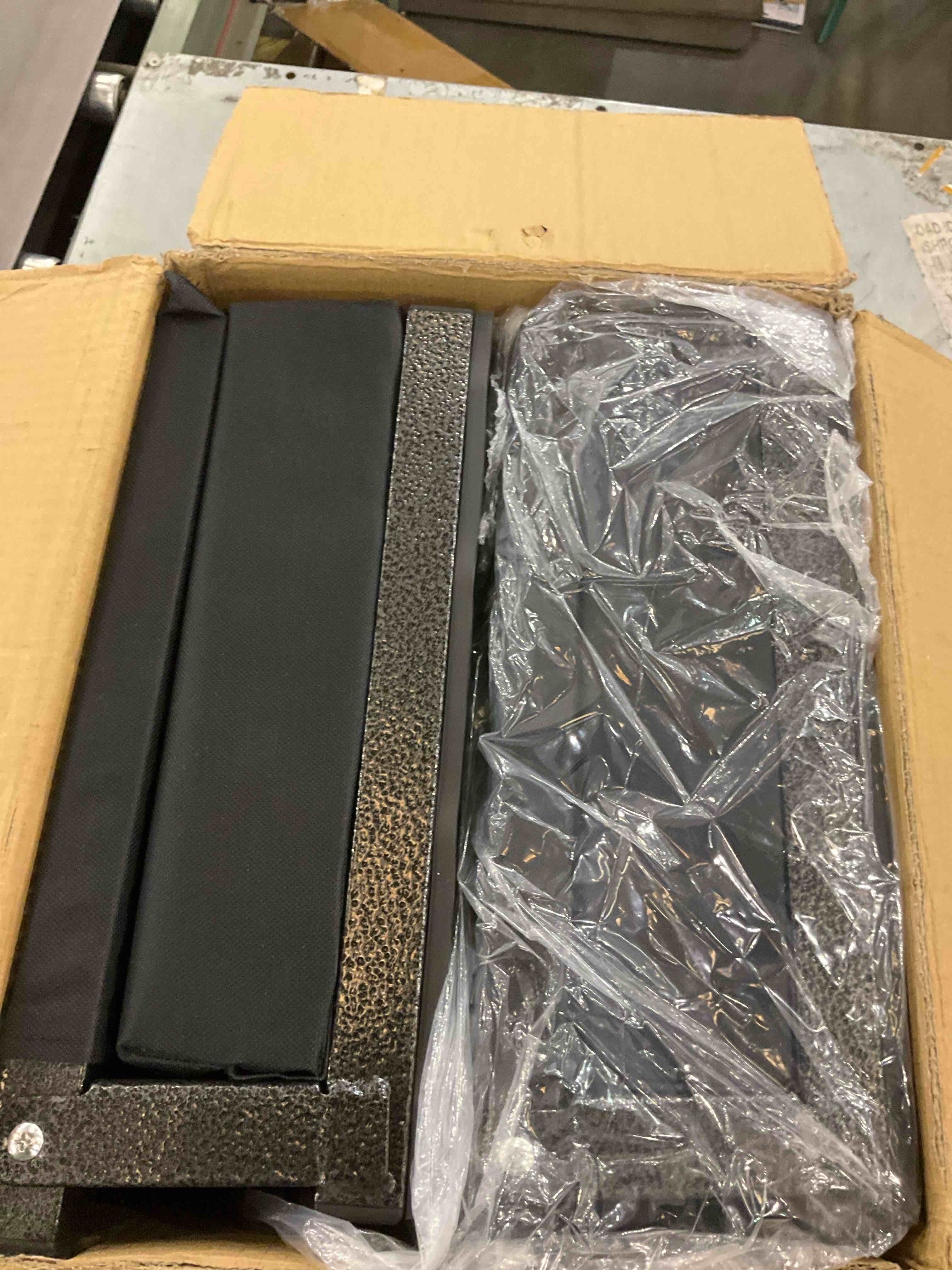 https://s3.amazonaws.com/lotting-images-prod/bidfta/PPE2507210_1747156484435.jpeg