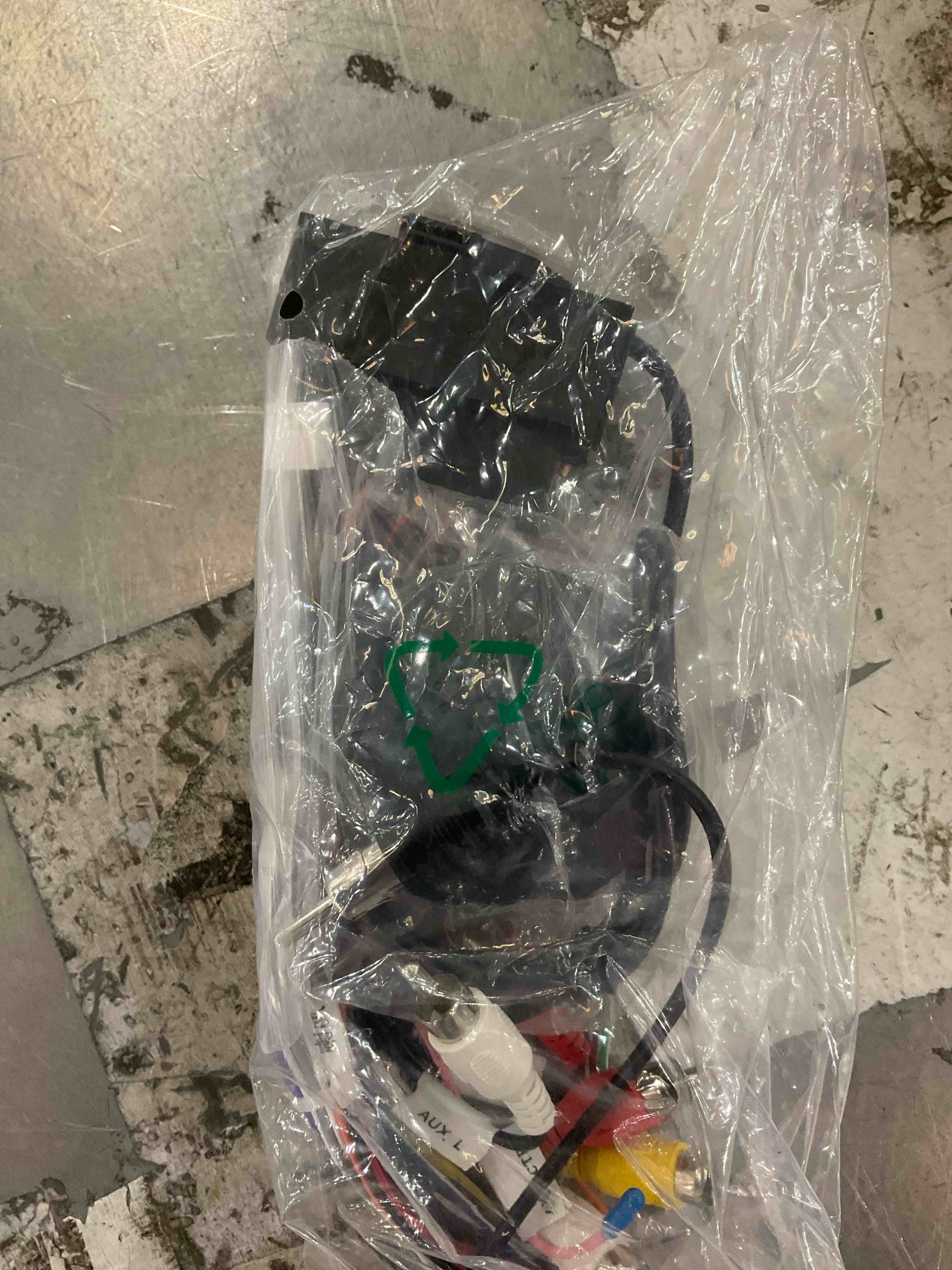 https://s3.amazonaws.com/lotting-images-prod/bidfta/PPE2508227_1747244930620.jpeg