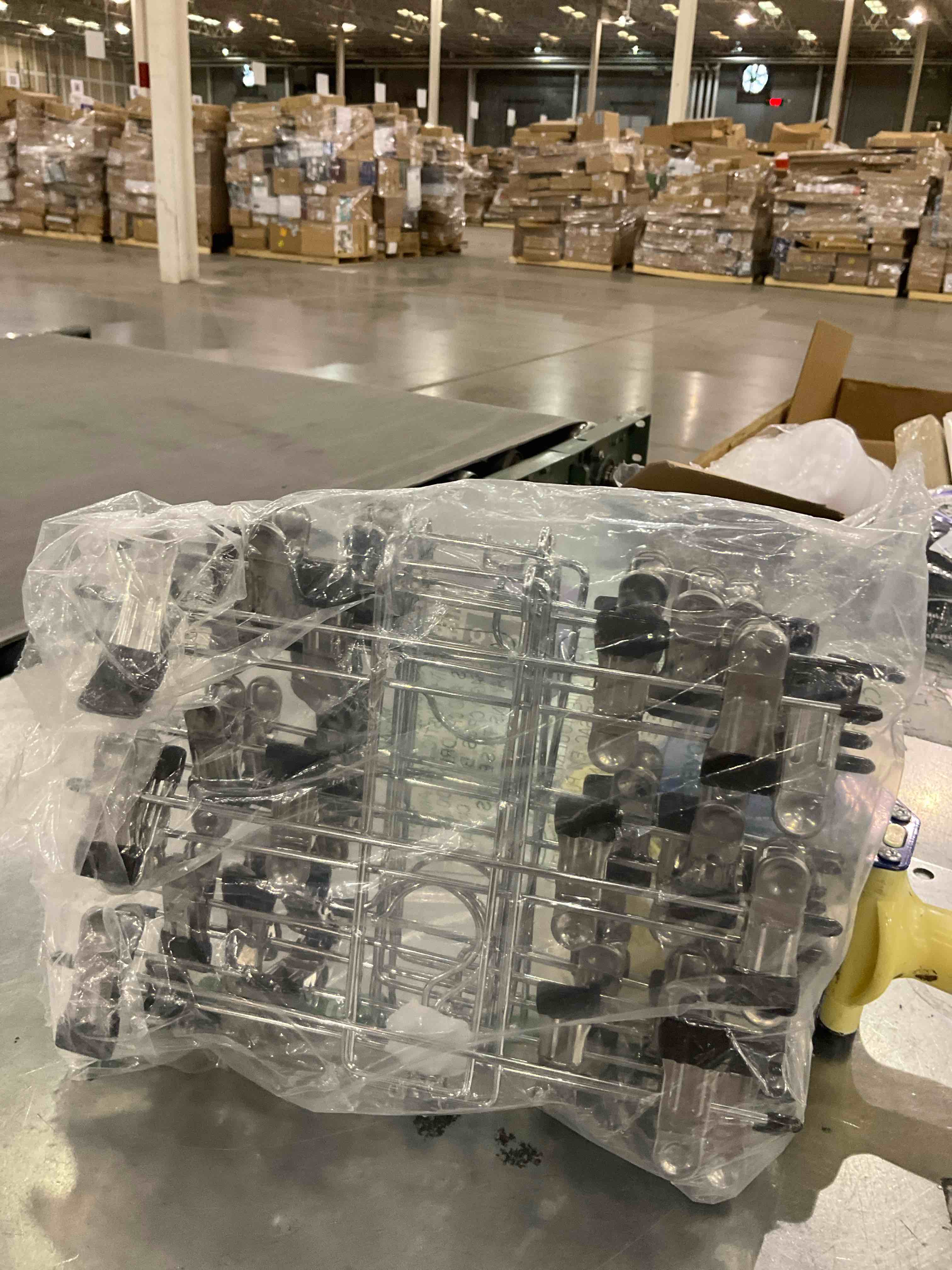 https://s3.amazonaws.com/lotting-images-prod/bidfta/PPE2508731_1747318875024.jpeg