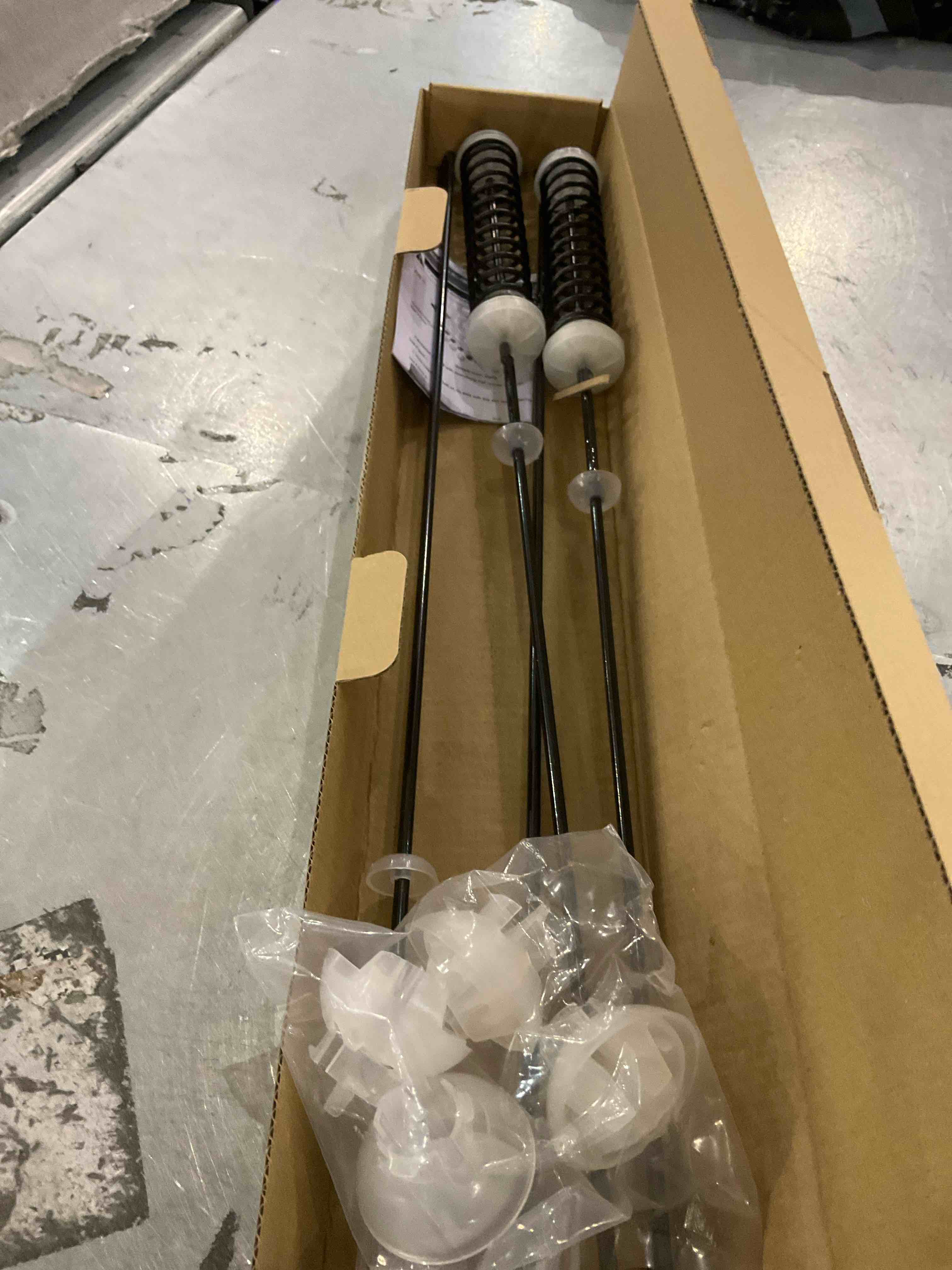 https://s3.amazonaws.com/lotting-images-prod/bidfta/PPE2509025_1746621681667.jpeg