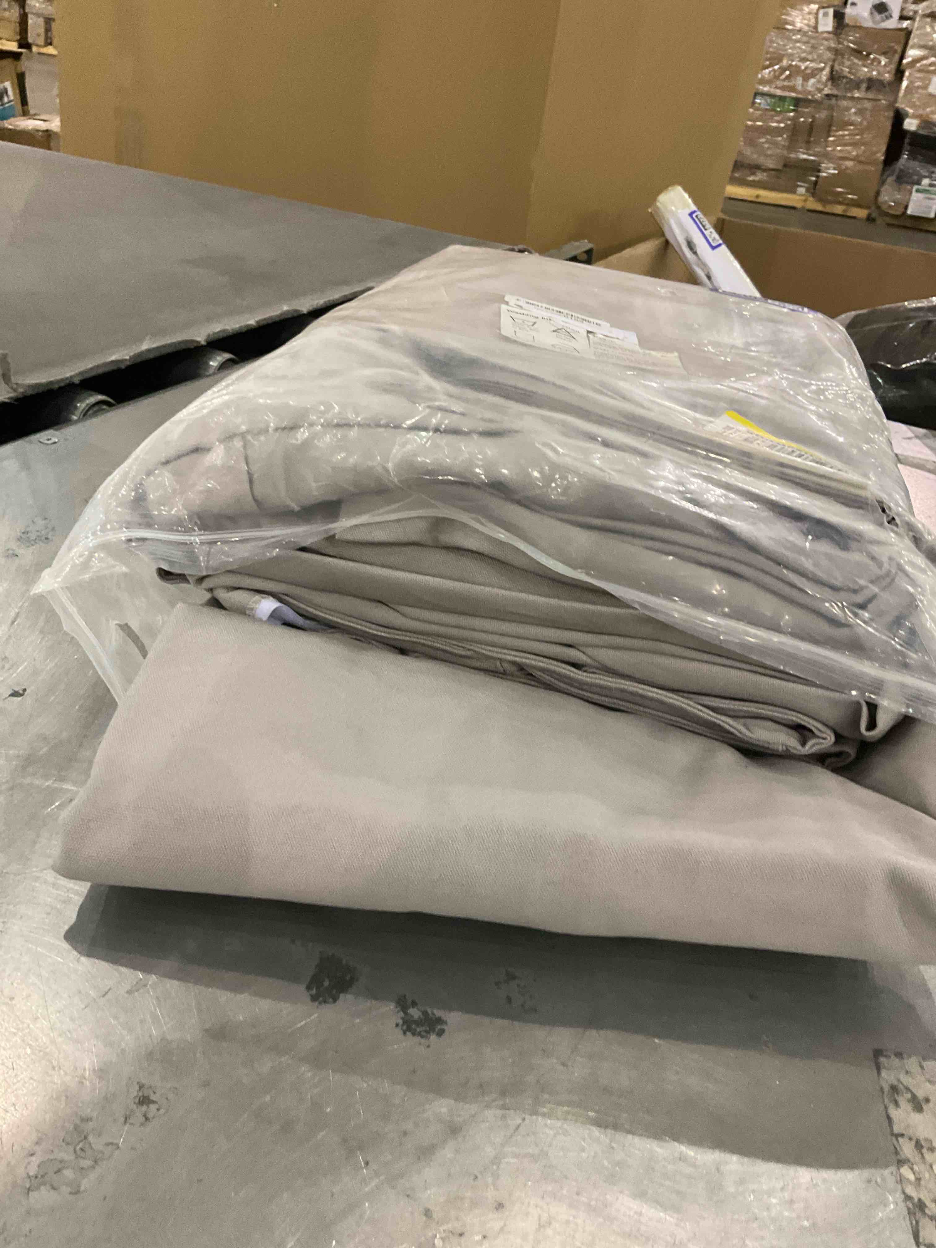 https://s3.amazonaws.com/lotting-images-prod/bidfta/PPE2509052_1746621607498.jpeg