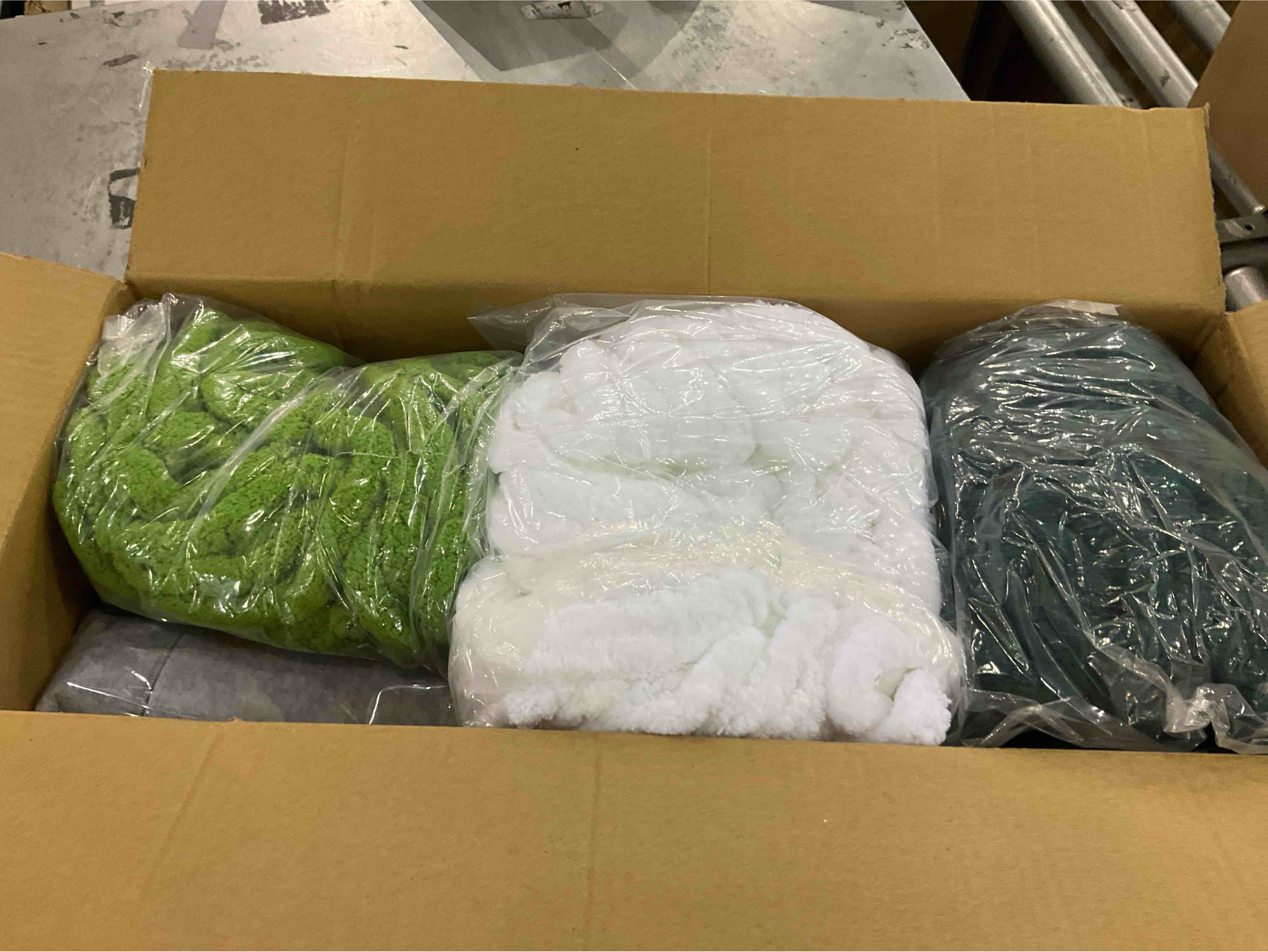 https://s3.amazonaws.com/lotting-images-prod/bidfta/PPE2509292_1746624256400.jpeg