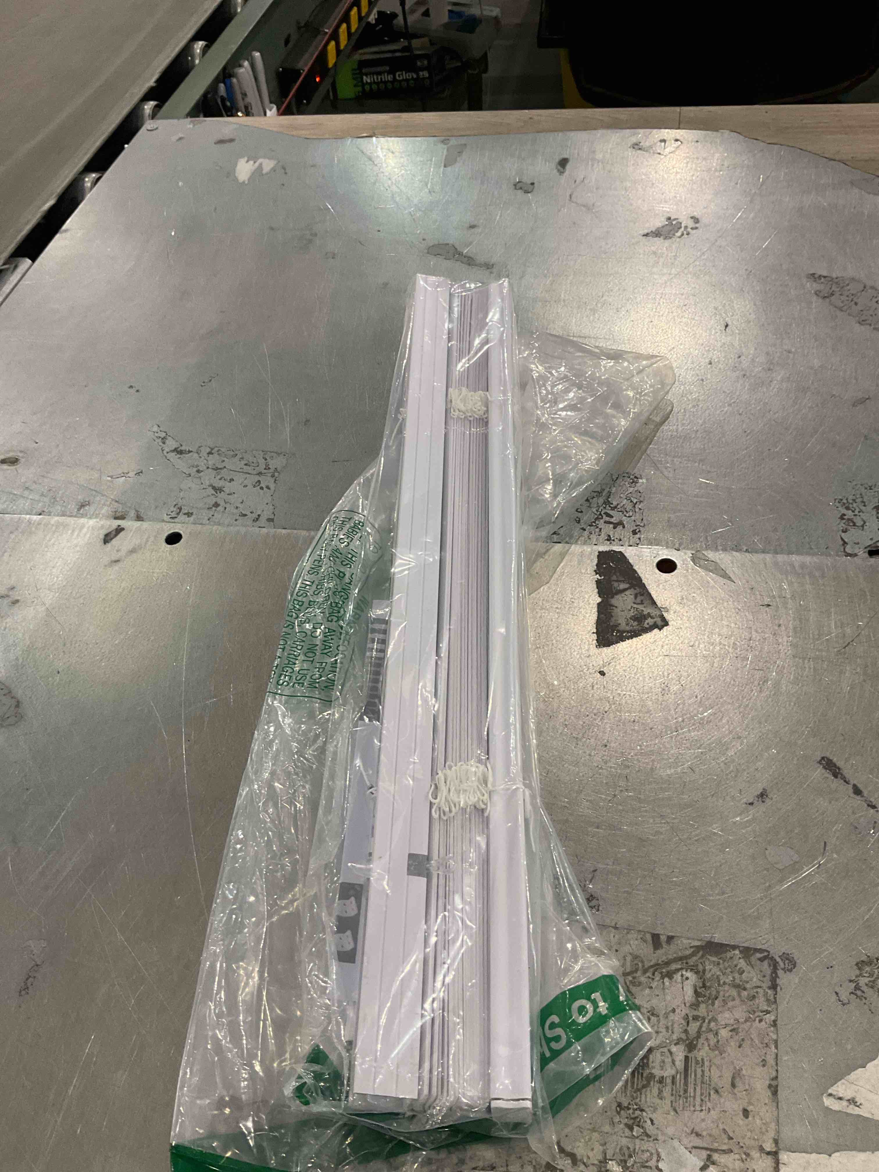 https://s3.amazonaws.com/lotting-images-prod/bidfta/PPE2509410_1746642335168.jpeg