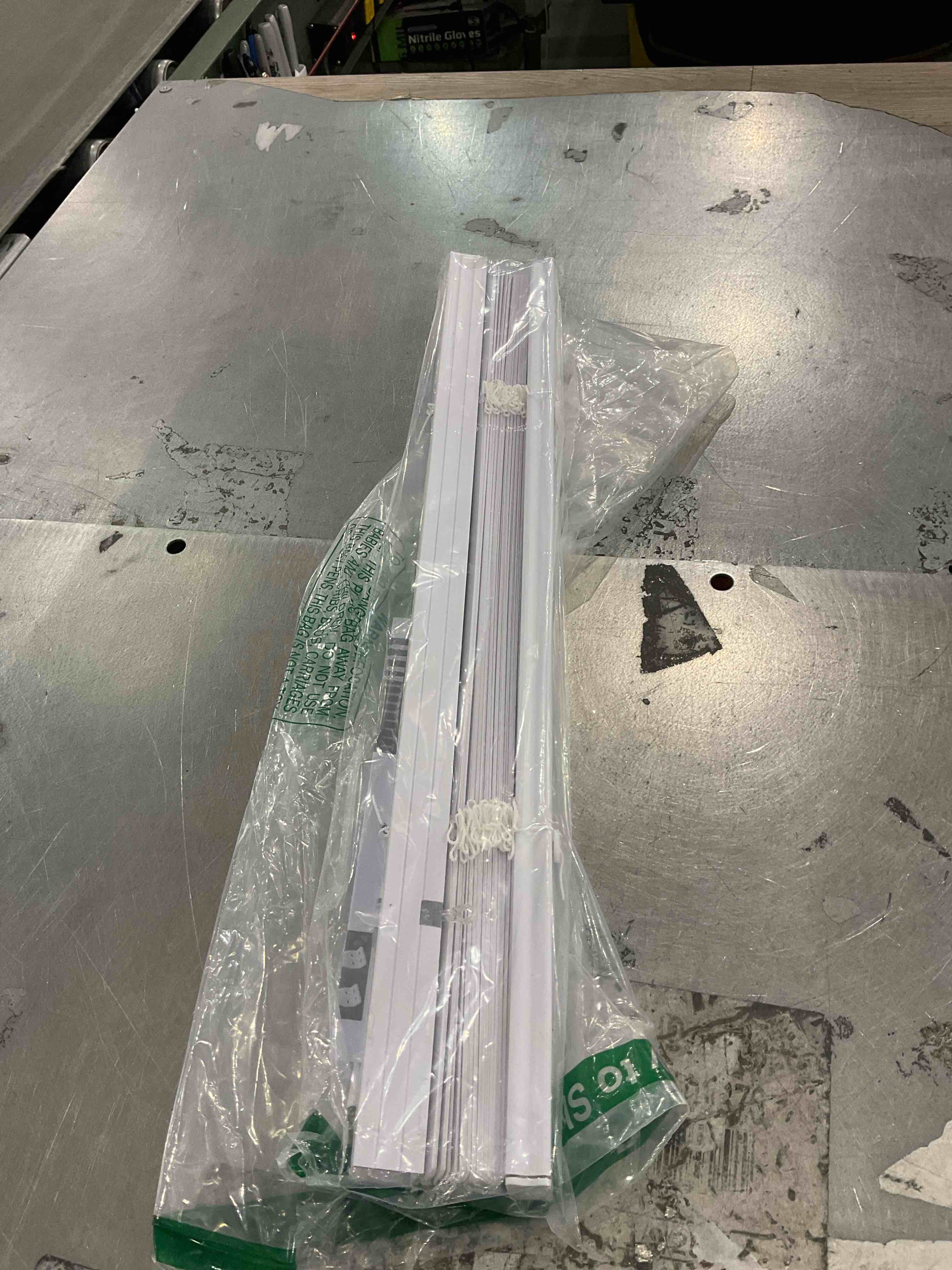 https://s3.amazonaws.com/lotting-images-prod/bidfta/PPE2509410_1746642336021.jpeg