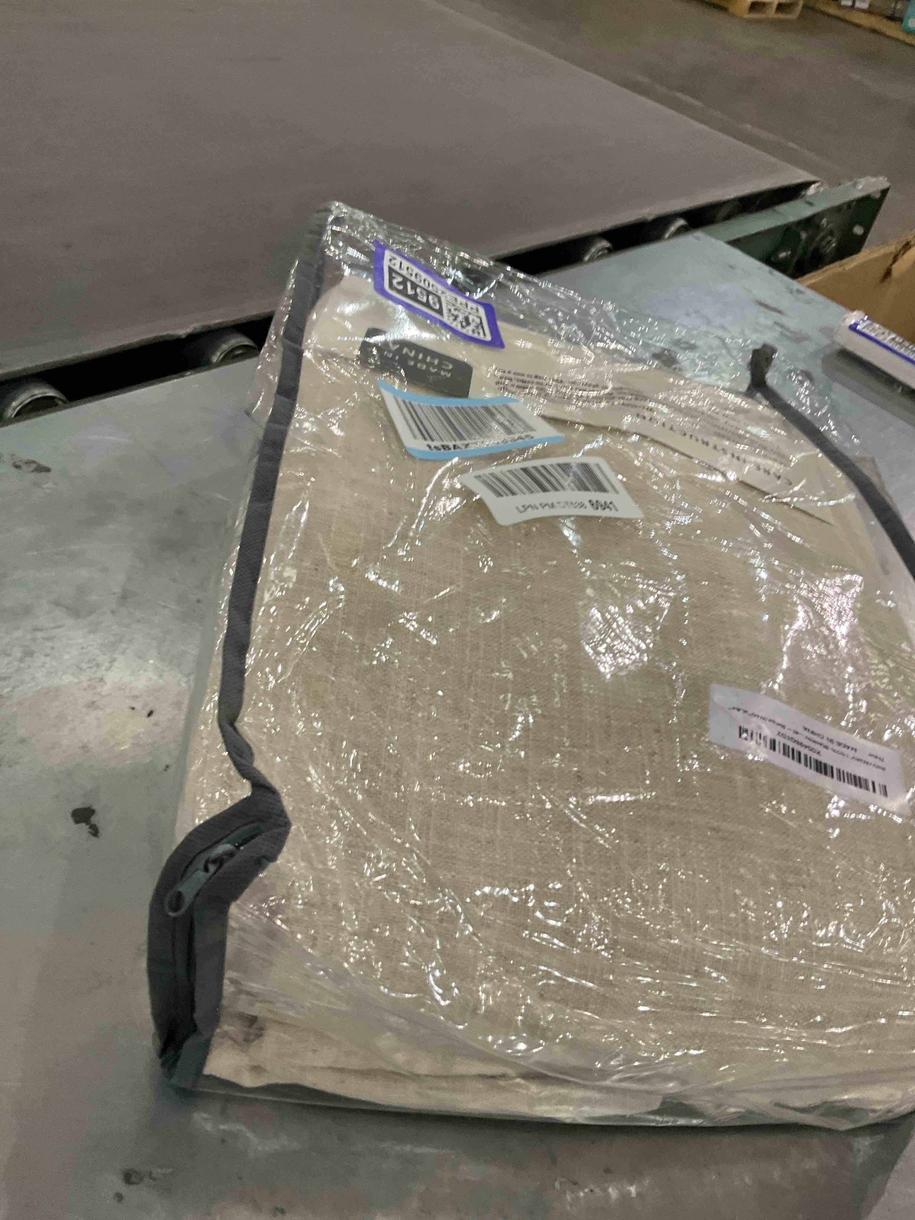 https://s3.amazonaws.com/lotting-images-prod/bidfta/PPE2509512_1746705012623.jpeg