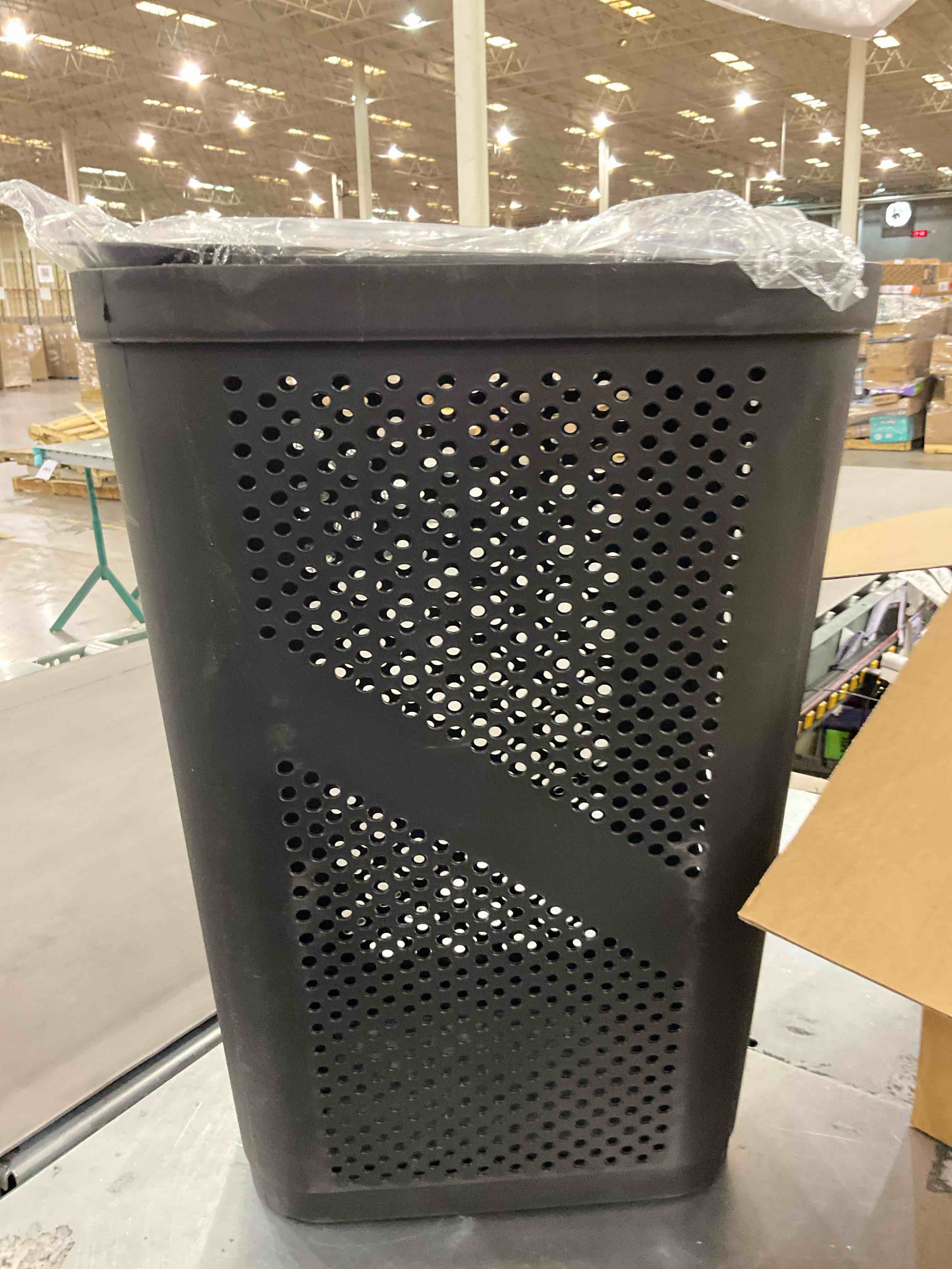 https://s3.amazonaws.com/lotting-images-prod/bidfta/PPE2509992_1746802315704.jpeg