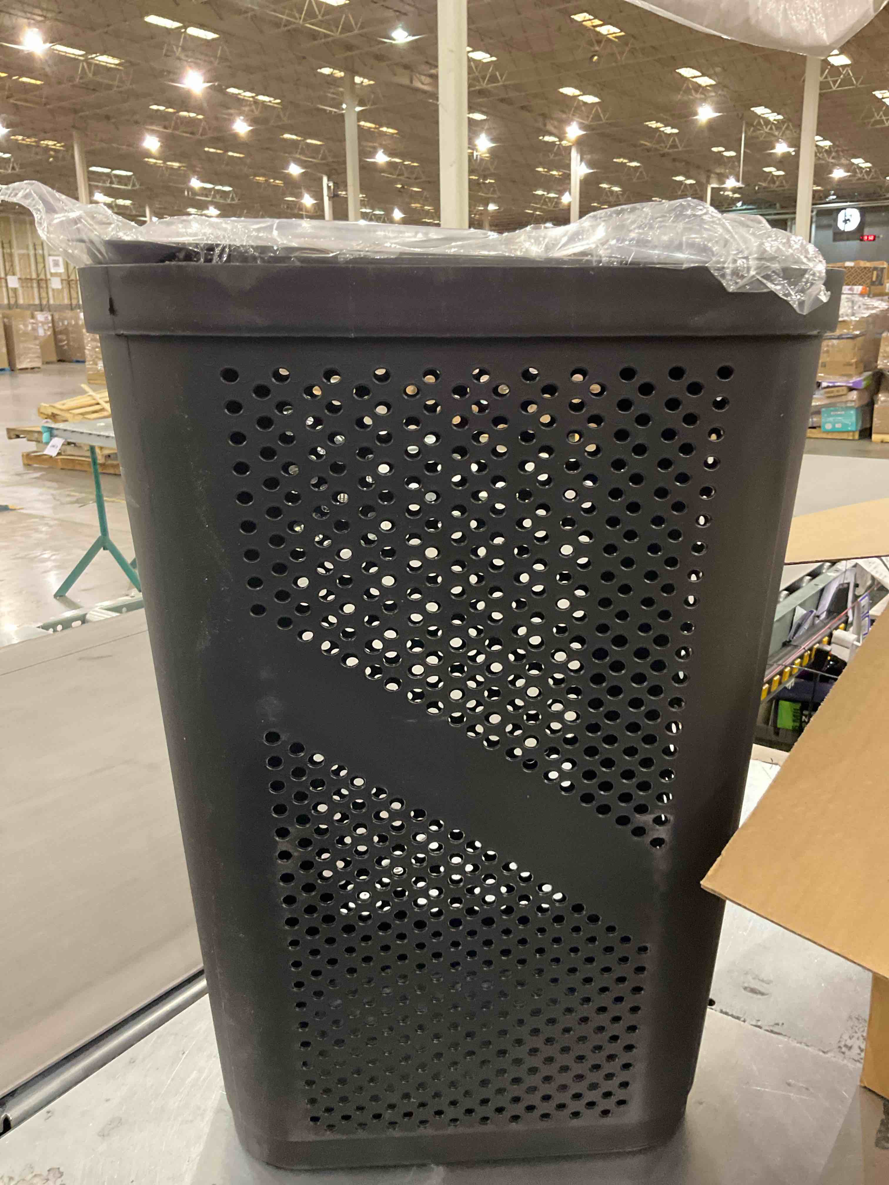 https://s3.amazonaws.com/lotting-images-prod/bidfta/PPE2509992_1746802316586.jpeg