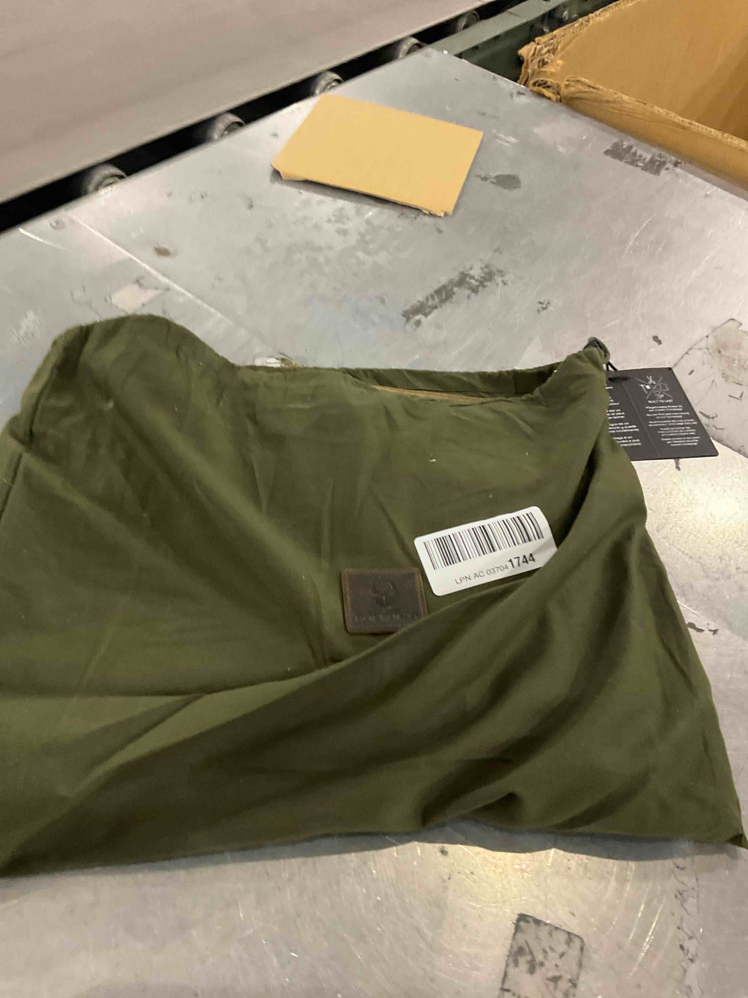 https://s3.amazonaws.com/lotting-images-prod/bidfta/PPE2510113_1747049375861.jpeg