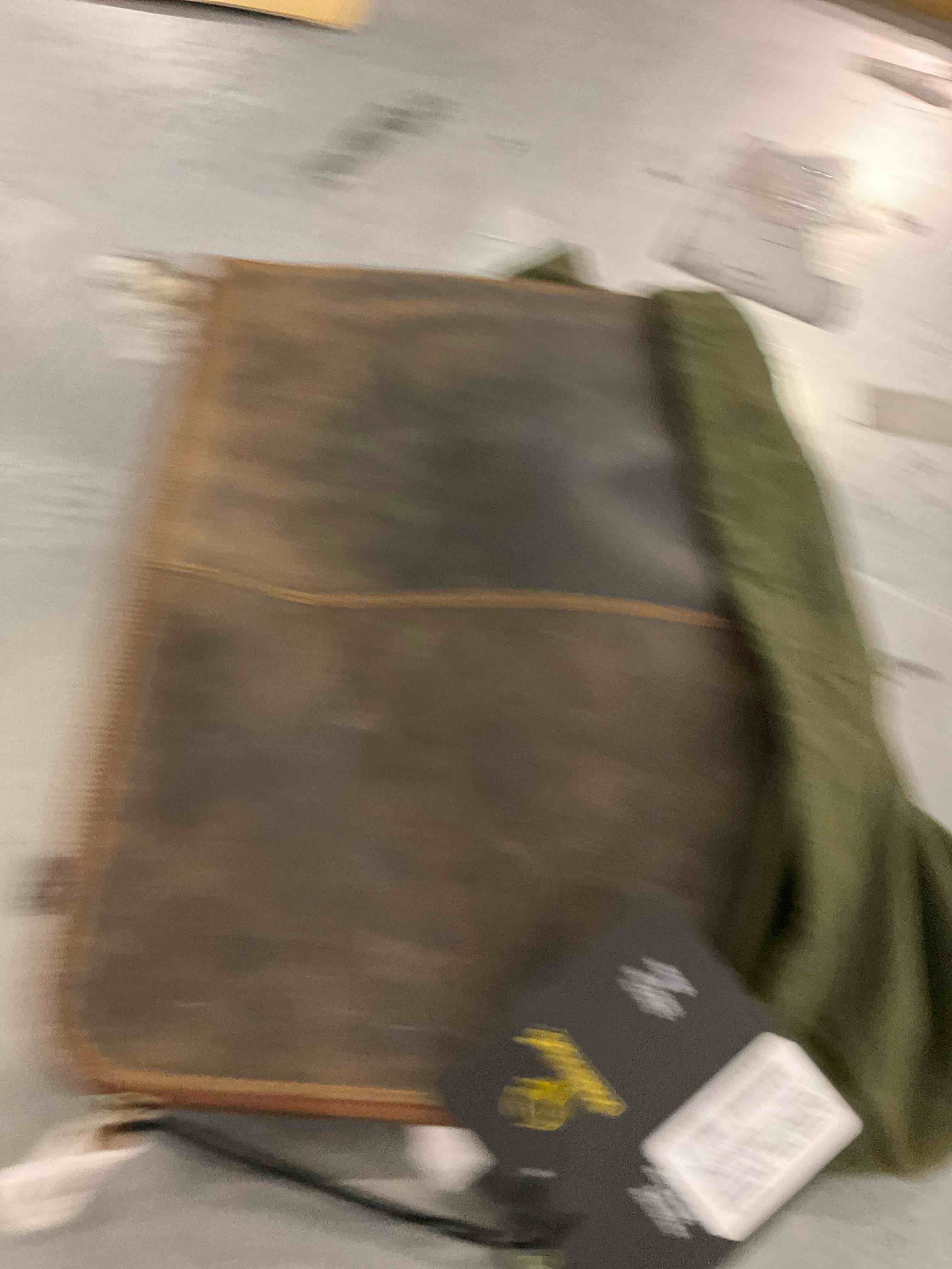 https://s3.amazonaws.com/lotting-images-prod/bidfta/PPE2510113_1747049395342.jpeg