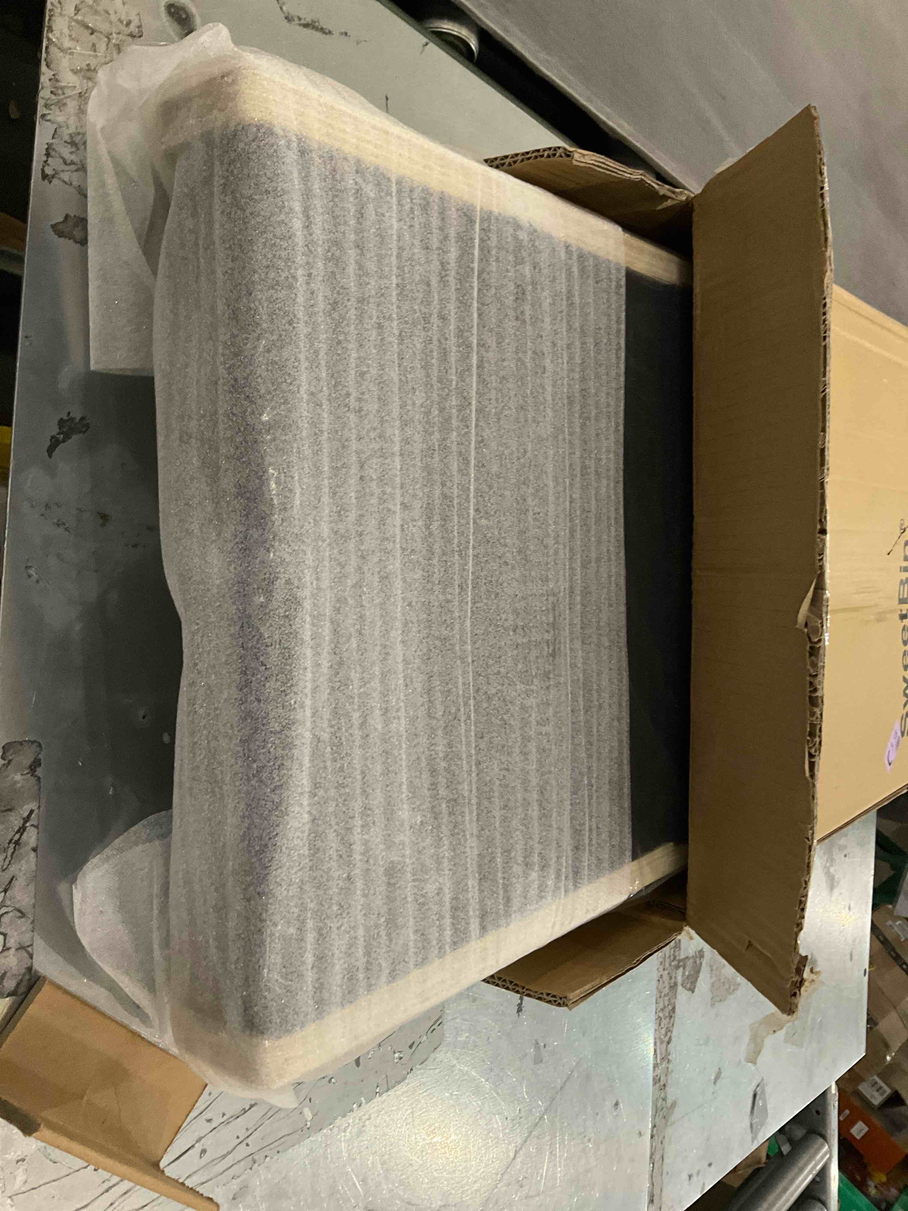https://s3.amazonaws.com/lotting-images-prod/bidfta/PPE2510220_1746812875909.jpeg