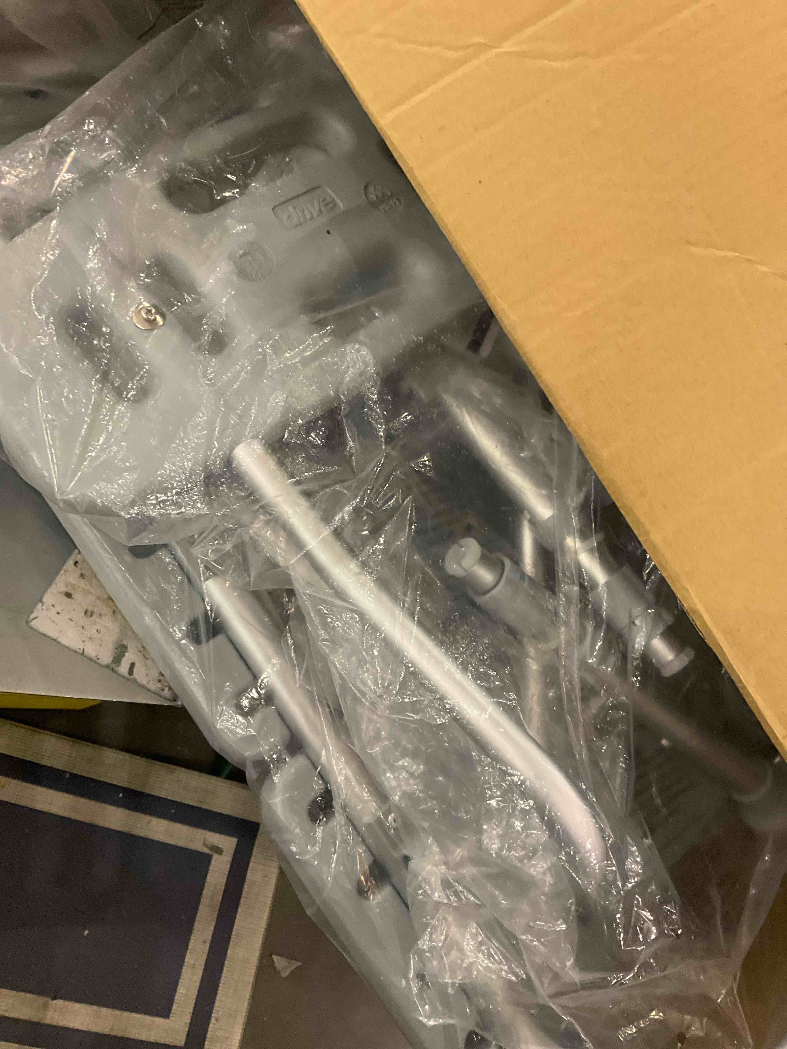 https://s3.amazonaws.com/lotting-images-prod/bidfta/PPE2510358_1746809541799.jpeg