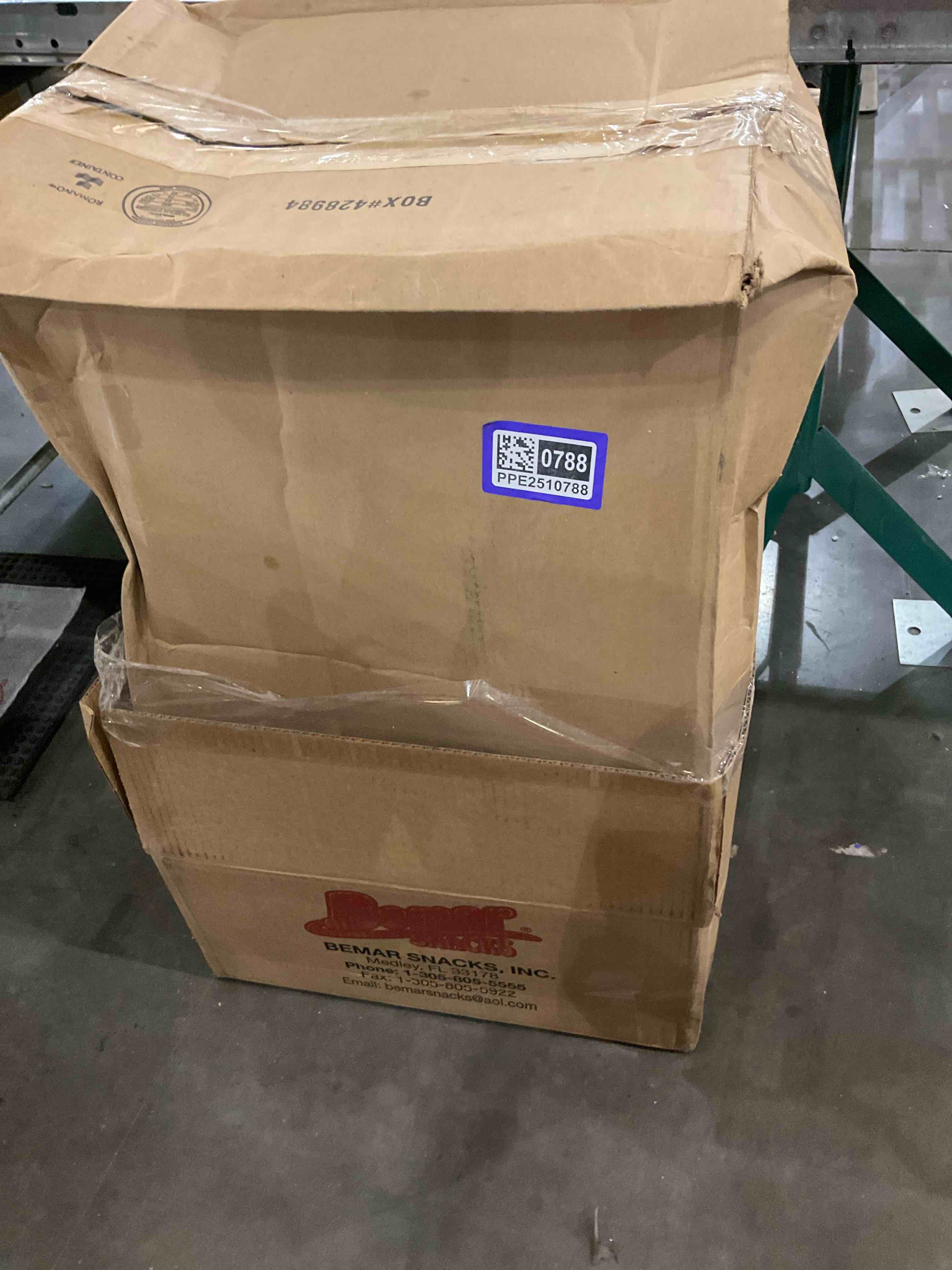 https://s3.amazonaws.com/lotting-images-prod/bidfta/PPE2510788_1747056389468.jpeg