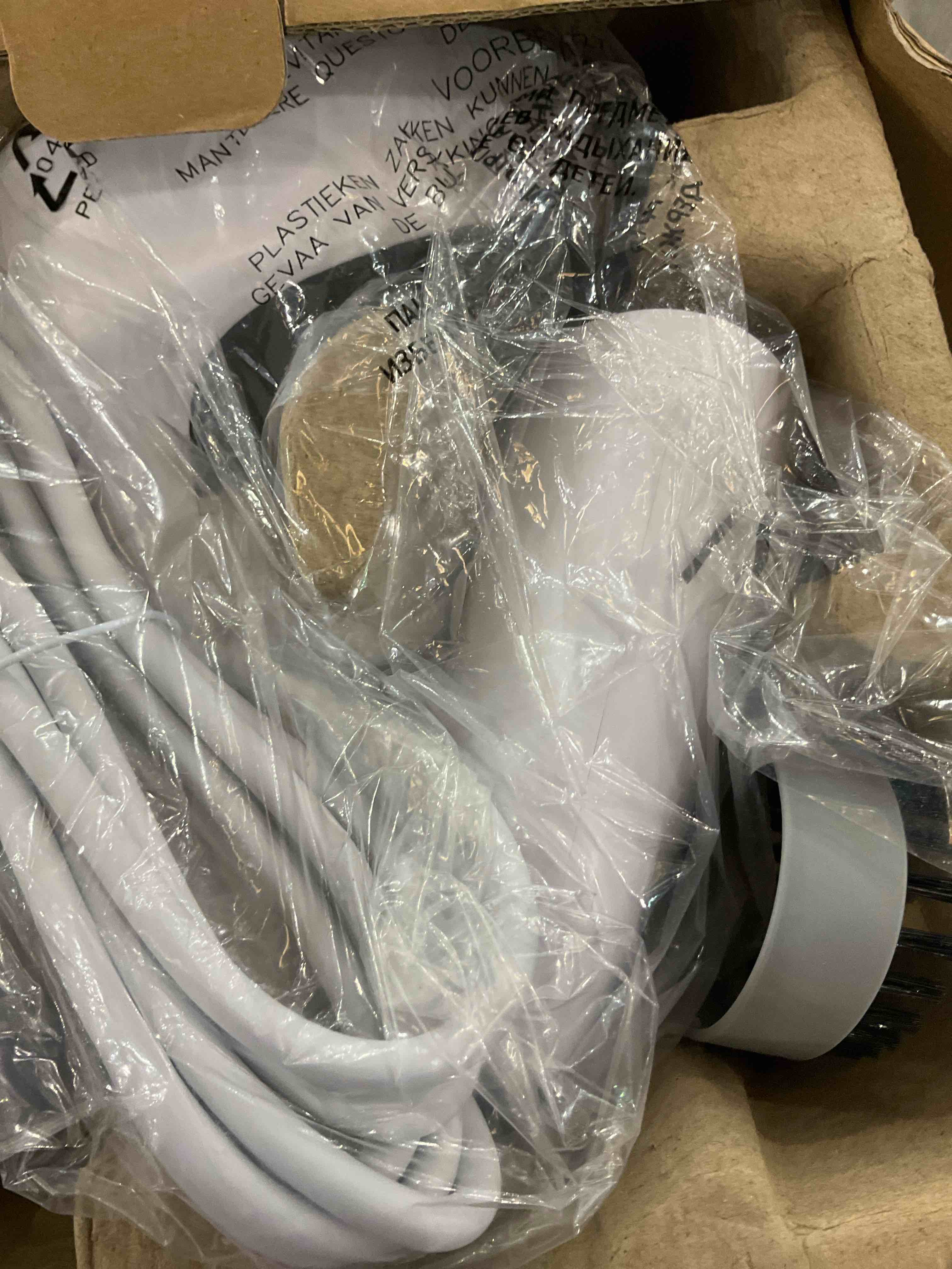 https://s3.amazonaws.com/lotting-images-prod/bidfta/PPE2511023_1747058515675.jpeg