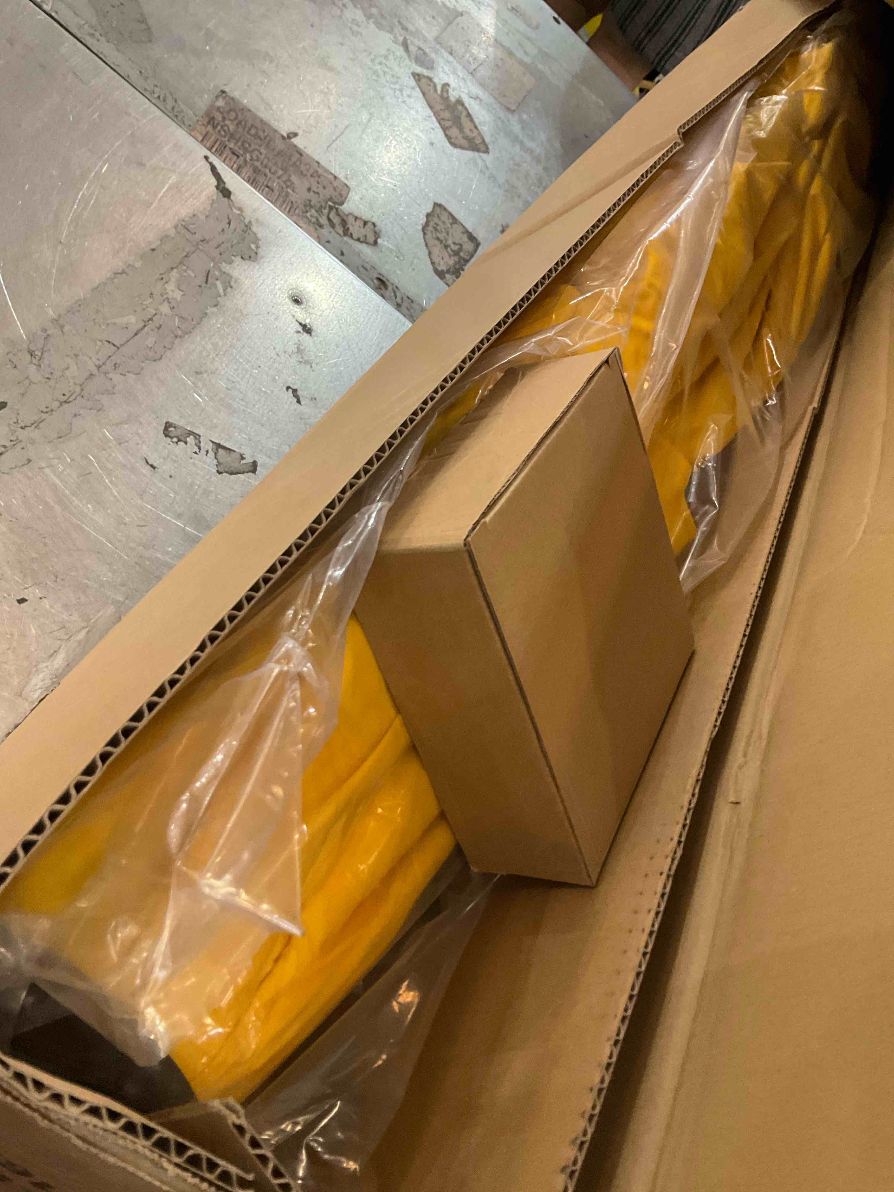 https://s3.amazonaws.com/lotting-images-prod/bidfta/PPE2511237_1747071778183.jpeg