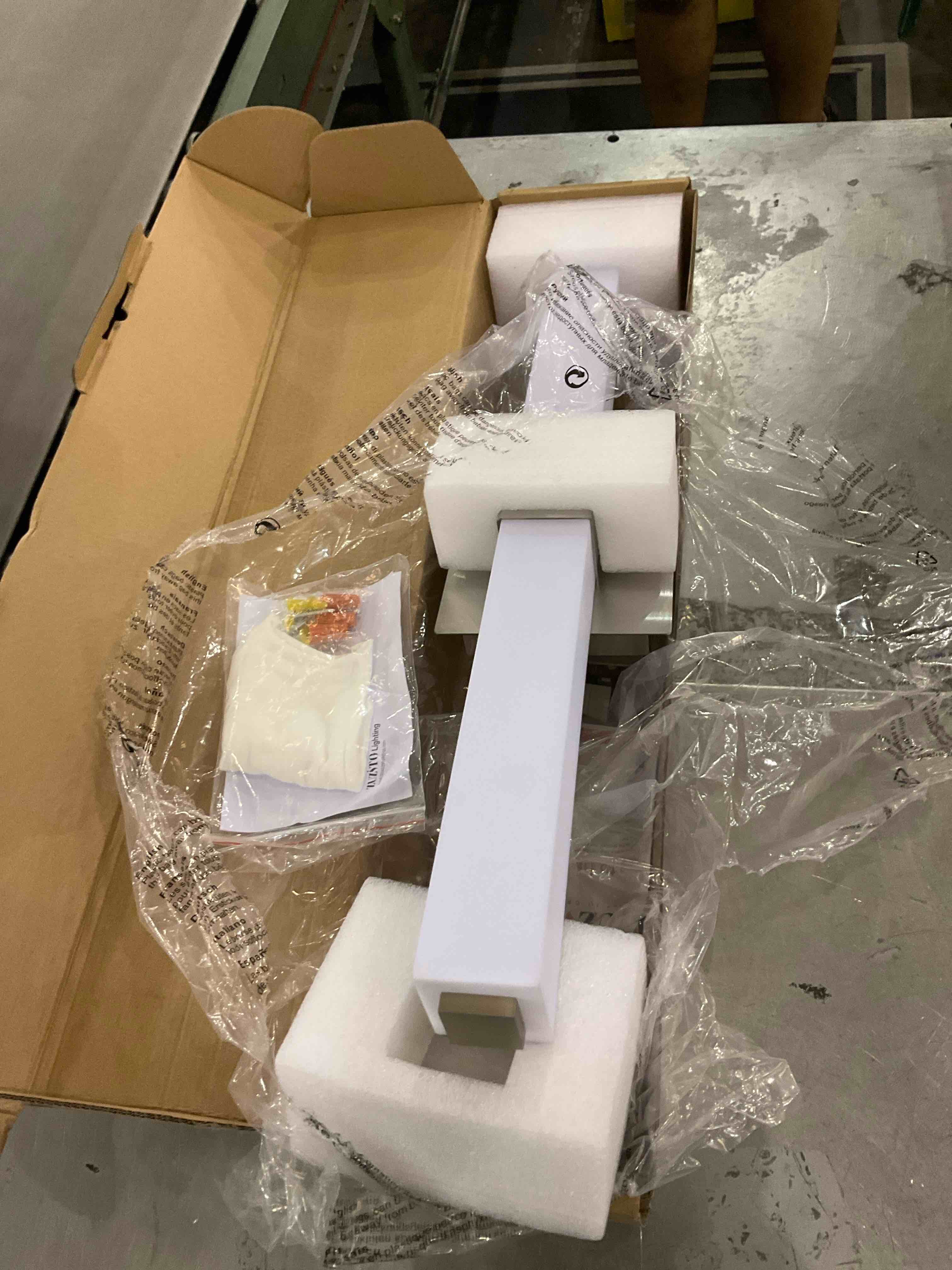 https://s3.amazonaws.com/lotting-images-prod/bidfta/PPE2511440_1747140347361.jpeg