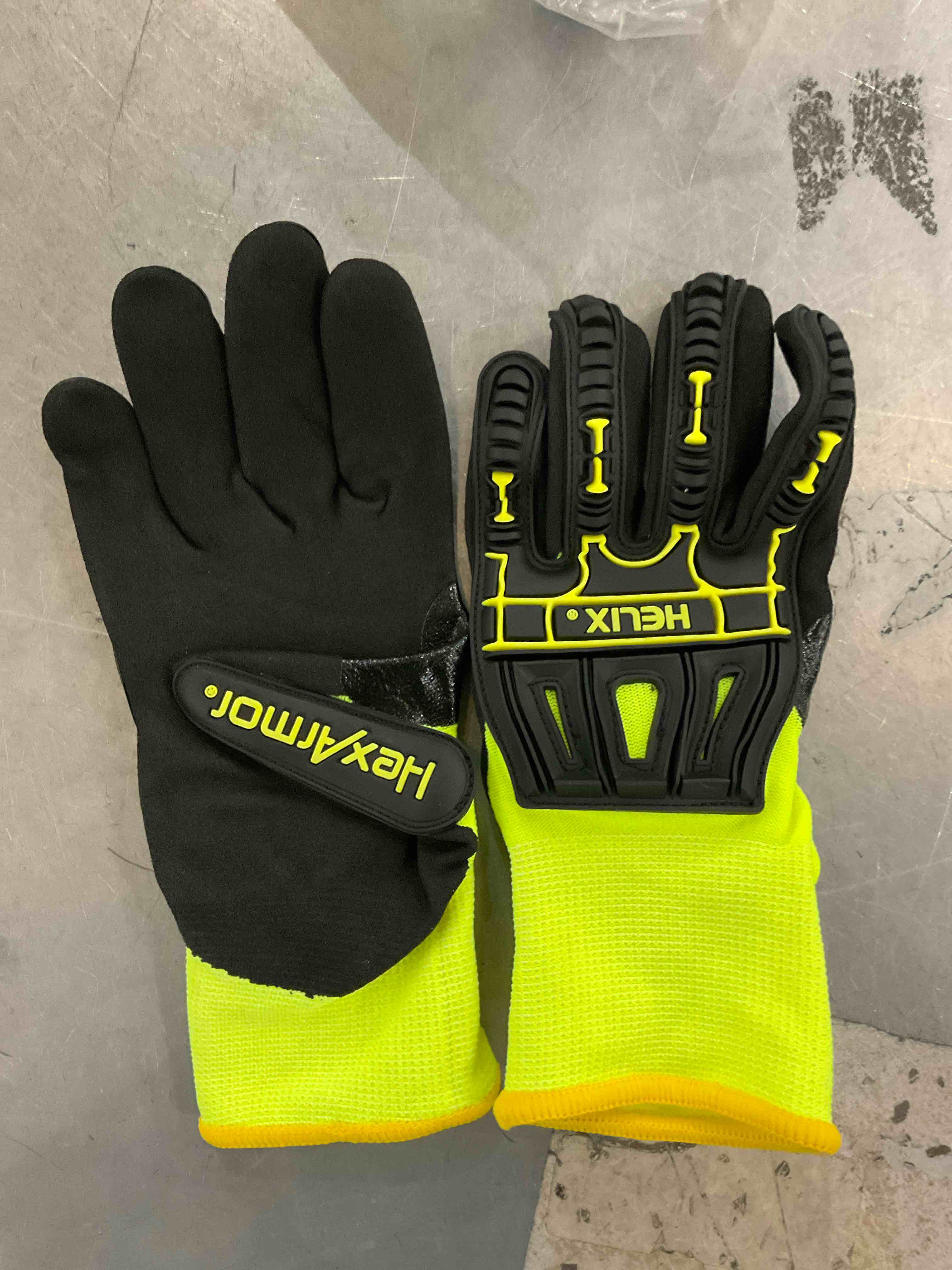 Helix HexAemor 12 pack size 9/L work gloves with grip