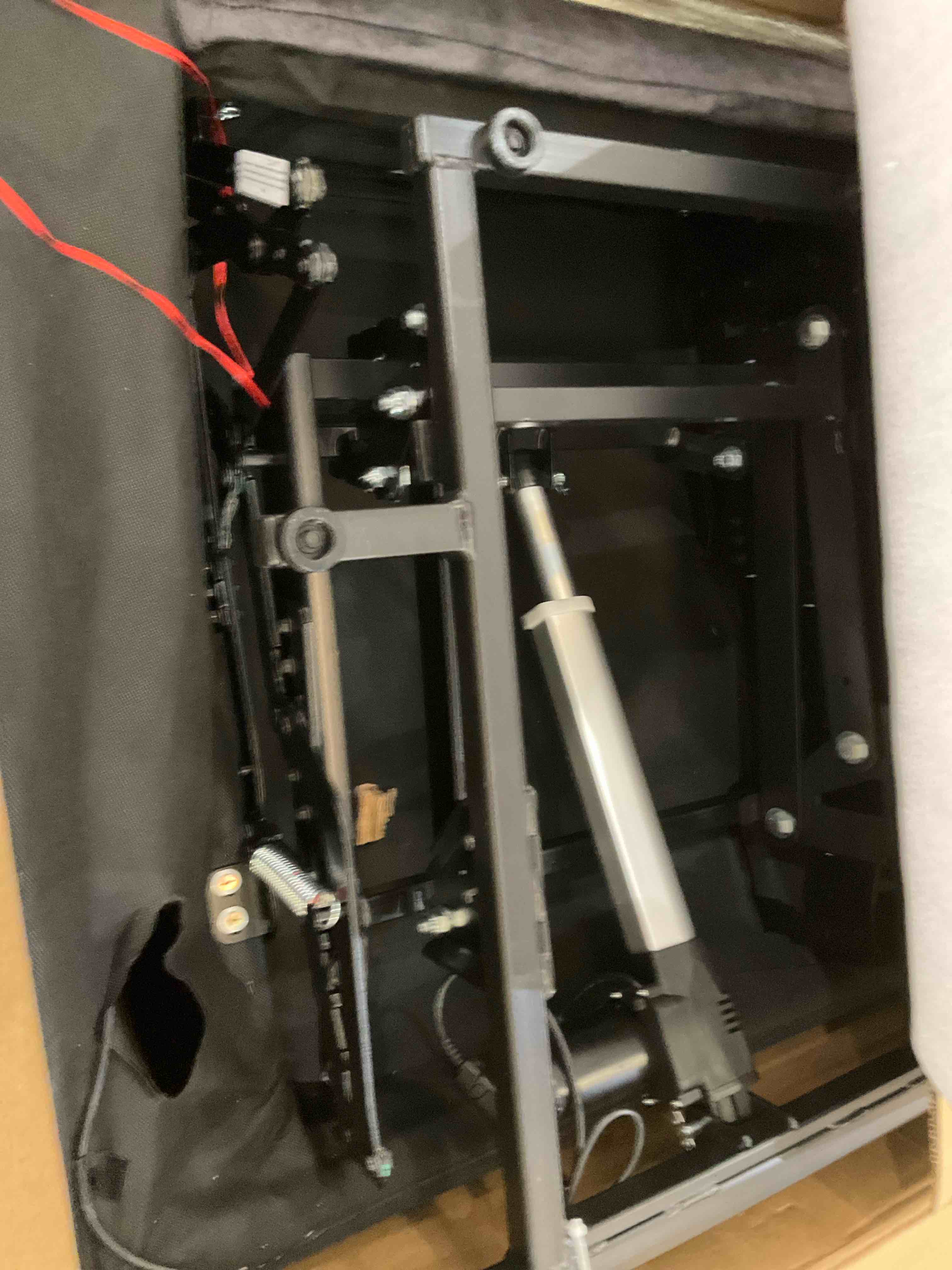 https://s3.amazonaws.com/lotting-images-prod/bidfta/PPE2536141_1751569140693.jpeg