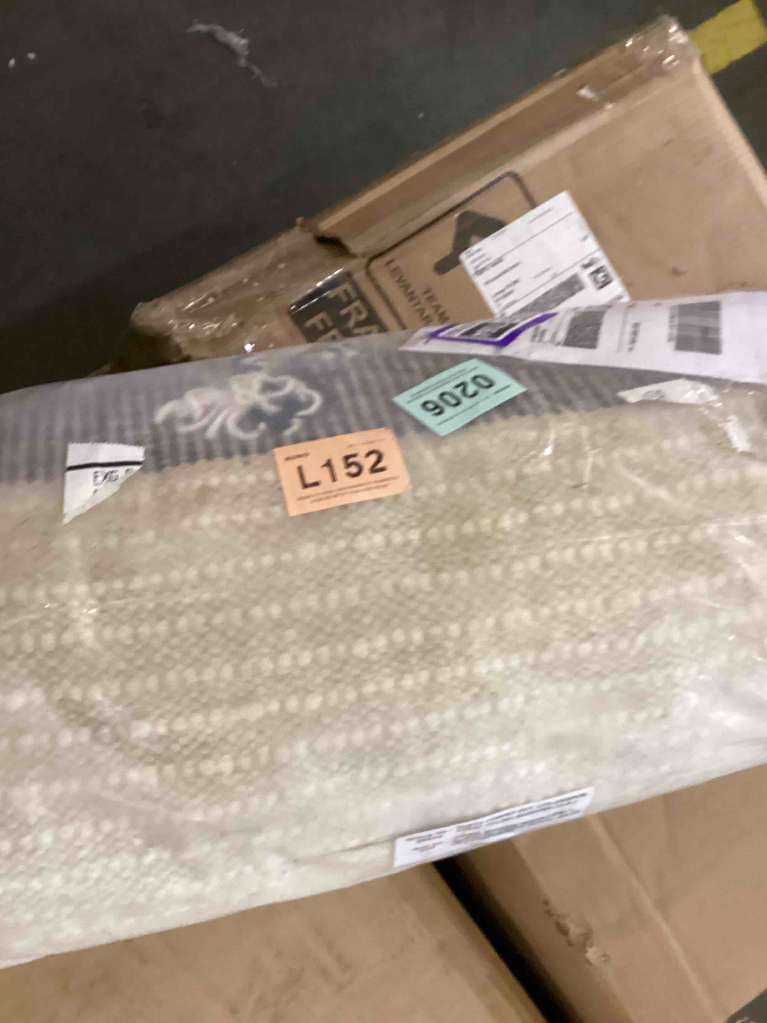https://s3.amazonaws.com/lotting-images-prod/bidfta/PPE2537064_1752236804069.jpeg