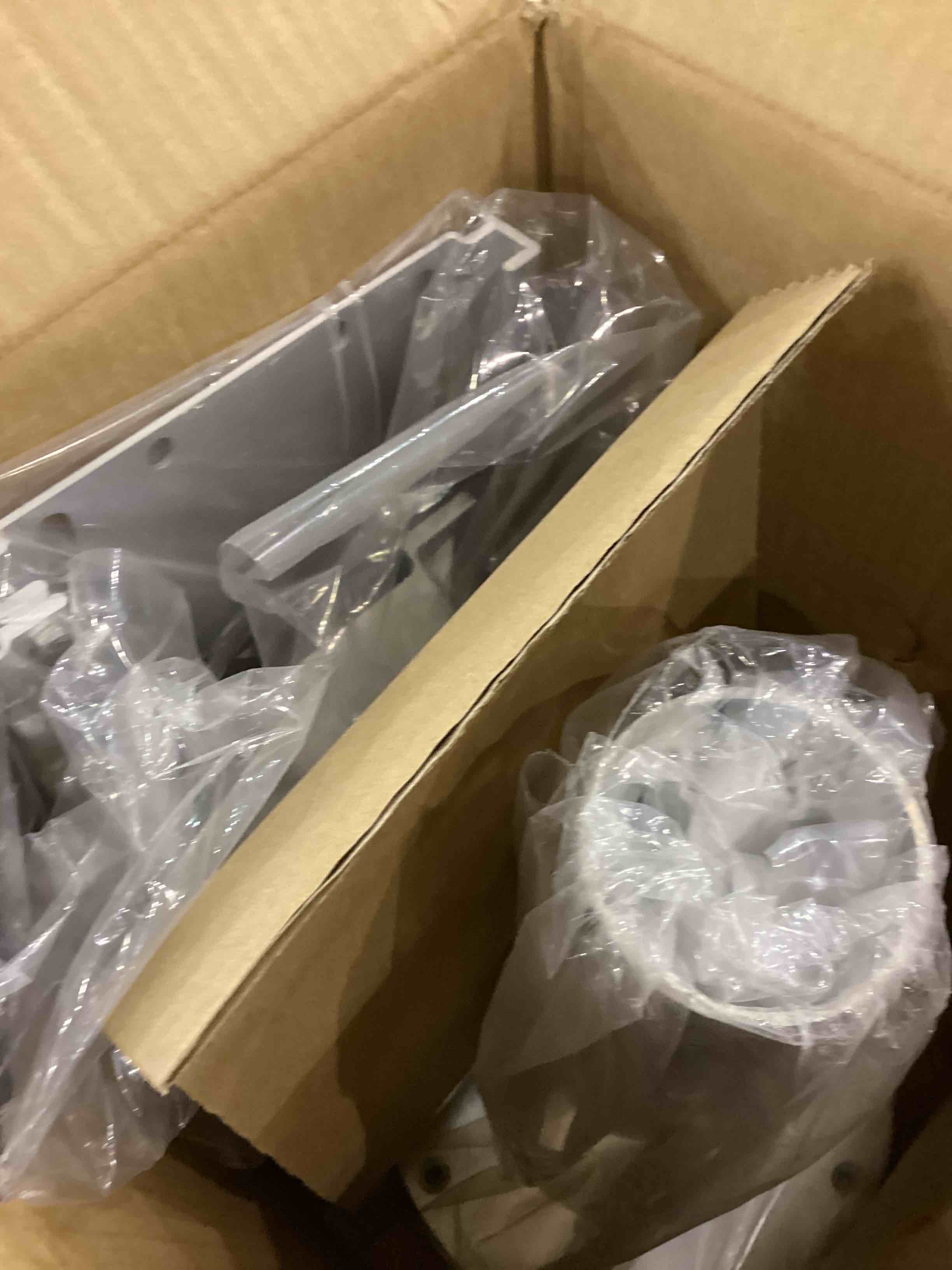 https://s3.amazonaws.com/lotting-images-prod/bidfta/PPE2537281_1752493140342.jpeg