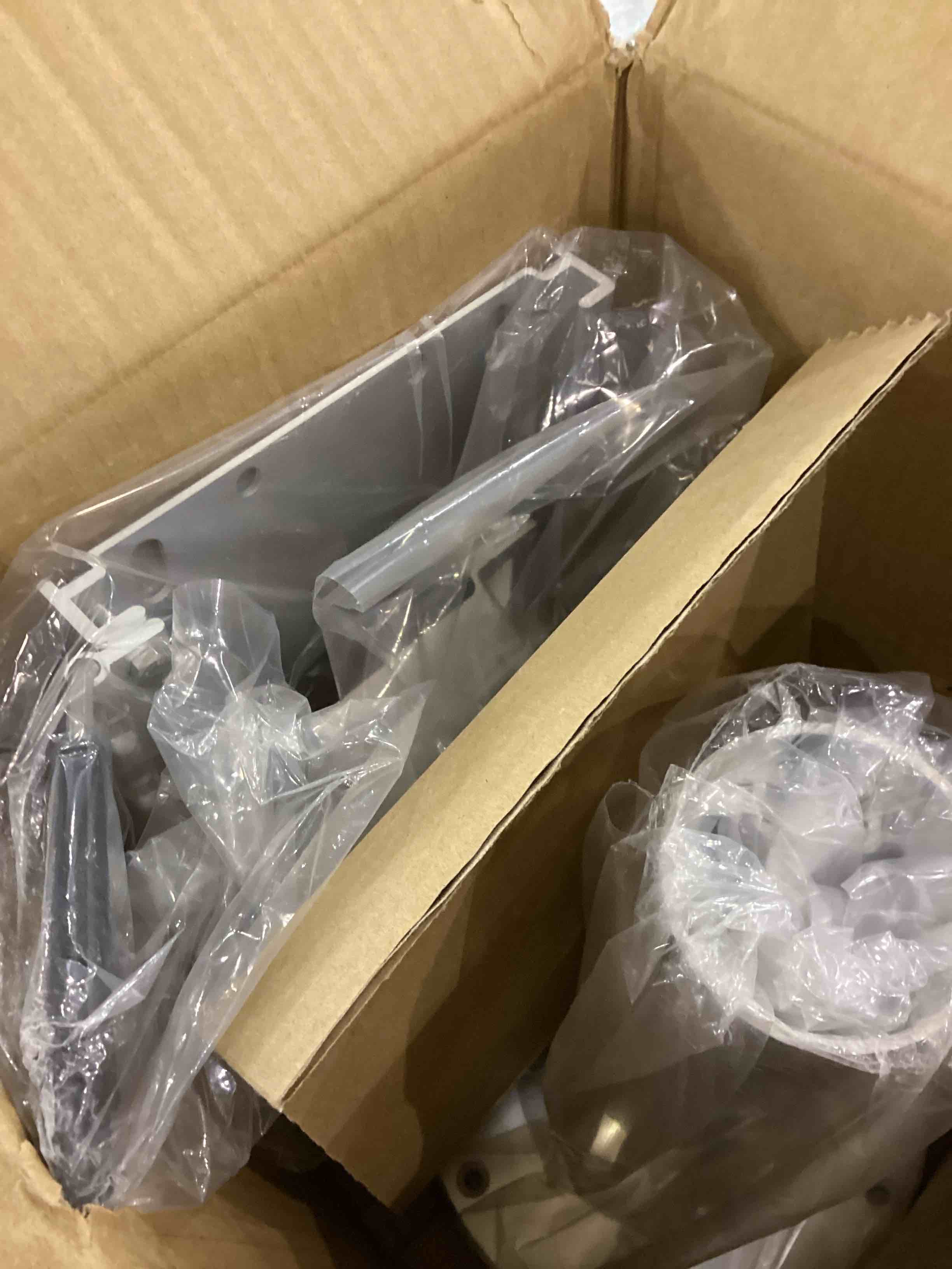 https://s3.amazonaws.com/lotting-images-prod/bidfta/PPE2537281_1752493141715.jpeg