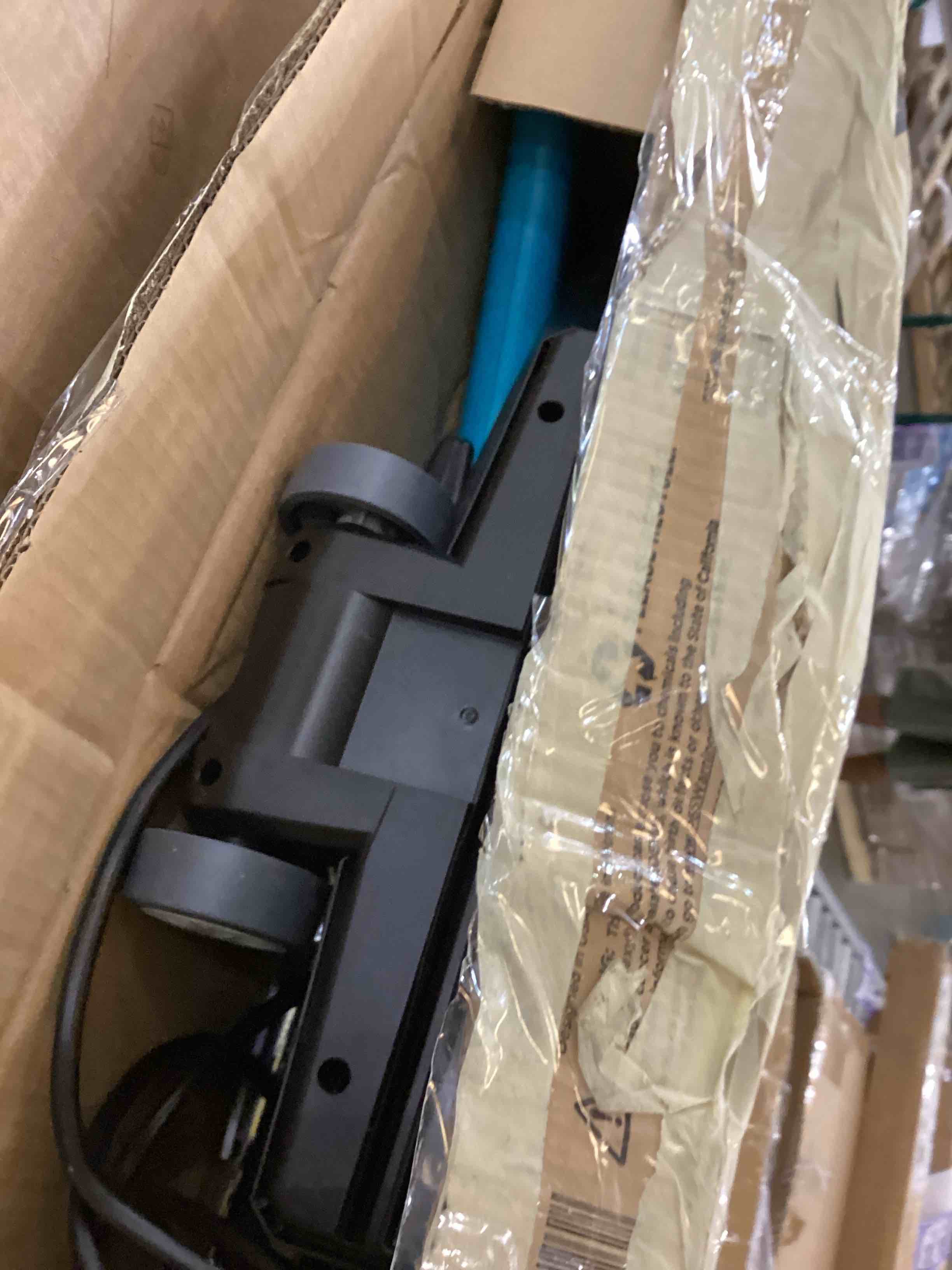 https://s3.amazonaws.com/lotting-images-prod/bidfta/PPE2538521_1752853544267.jpeg