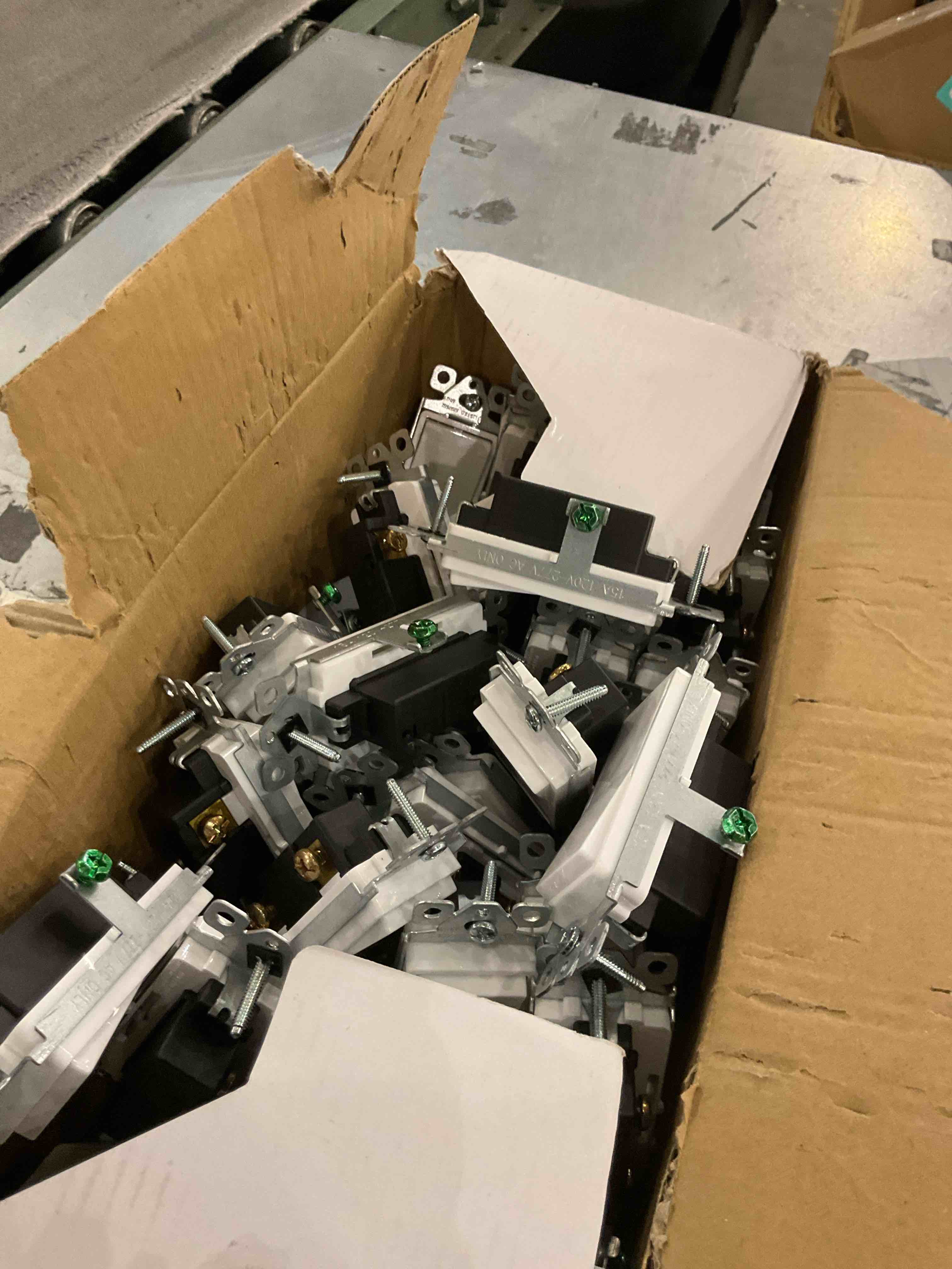 https://s3.amazonaws.com/lotting-images-prod/bidfta/PPE2539412_1751891745659.jpeg